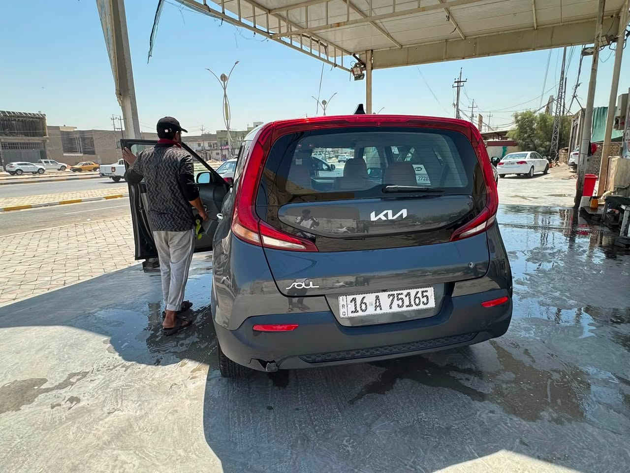 سلام عليكم سول للبيع موديل 22  رقم قادسيه وارد أمريكي بيها جاملغ امامي الأيسر وباب السايق ماشيه 37الف حقيقي محرك 2000 كير مكفول مكاني ديوانيه للاستفسار ***********
