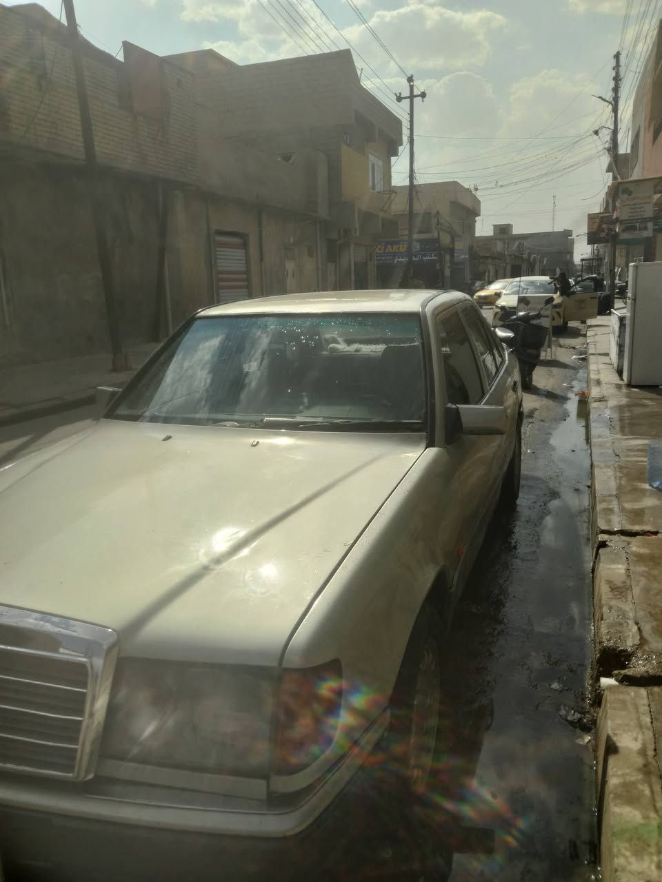 سلام عليكم للبيع سياره مارسدس دب حجم 2500 مكينه ونجي ام الجف سيره مصروف عليها زوج تايرت وستيرن  او كردن جديد رقم نينوى الماني كبون موجود تريد وكلا تريد تحويل سعر 35 بيها مجل امروس ترهم حسب القناعه *********** بقي تفصيل خاص @ الجميع@
