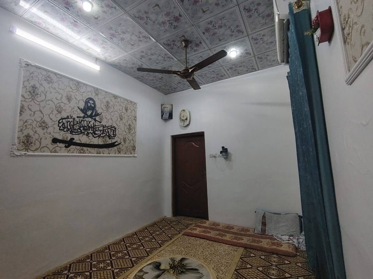 الدار للبيع مساحه 100 متر بناء كامل 
العنوان : النجف الاشرف شارع الحولي النجف الجنوبي منطقت الشوافع 
السعر : 34 
للاستفسار الاتصال على الرقم ***********
