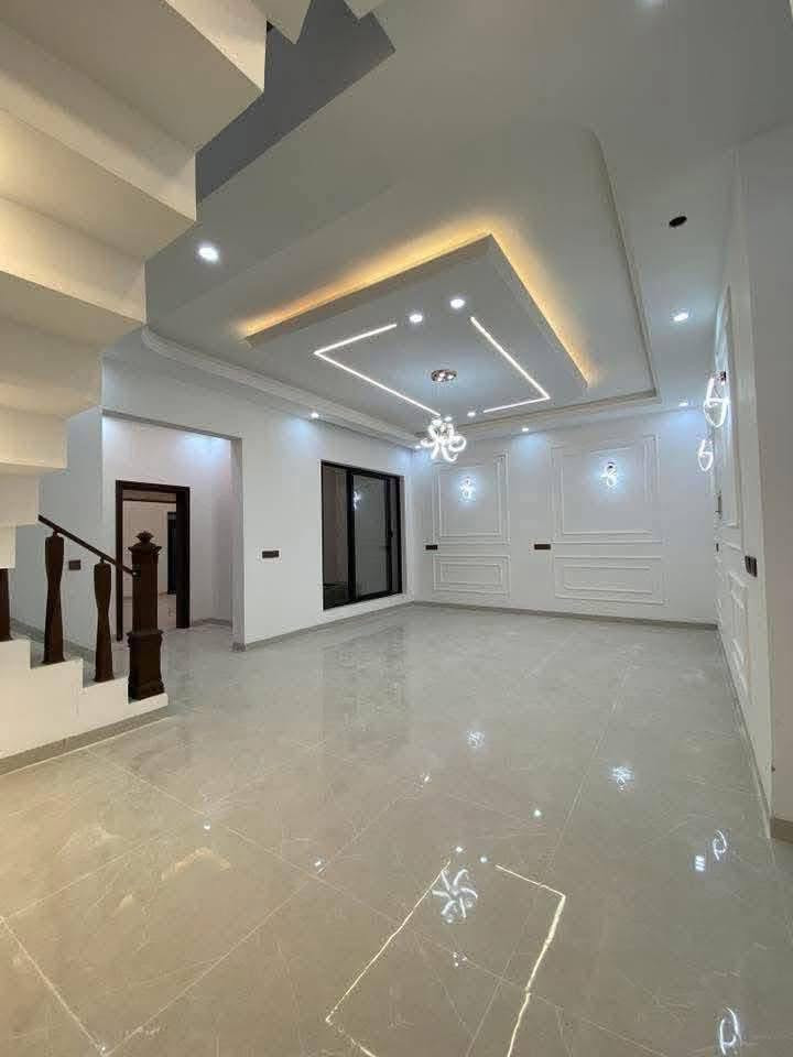 للبيع بيت 🏠 
300 متر 
تكريت الديوم ال 14 الف 
شغل درجه اولى 
سحب مغربي واجهه حجر 
صحيات دفن 
خمس غرف نوم 
سبع مجاميع صحيه
السعر 240وبي مجال 
للستفسار ***********
