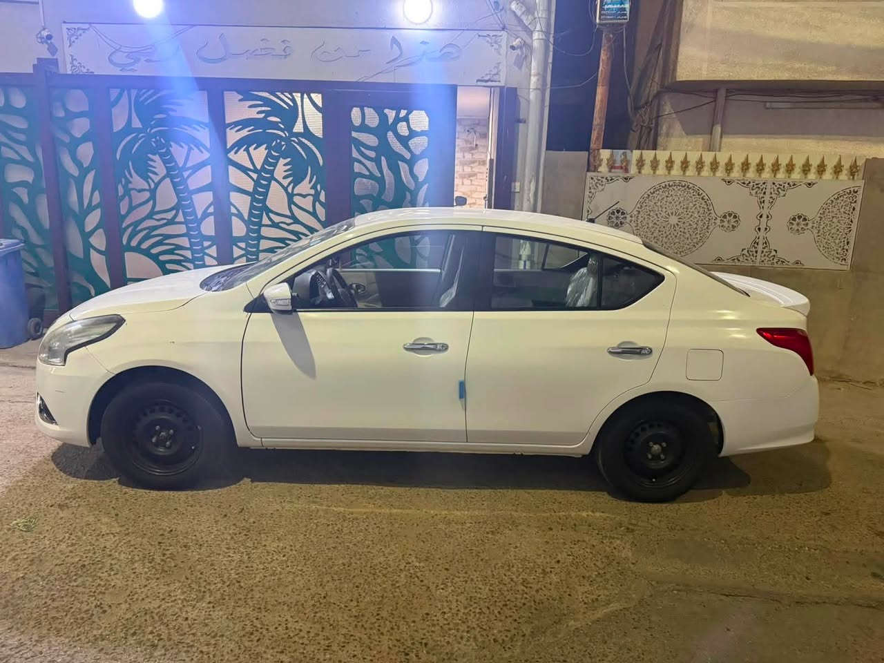 السلام عليكم سياره نيسان صني موديل 24 ماشيه 28 الف حقيقي السياره جديده استعمال بيت قليل كلش بيها تبديل دعاميه إماميه فقط بدون دواخل بسبب الكسر  والسياره جديده جدا وكافه ملحقاتها كامله رقم اربيل تحويل او وكاله باي وقت تريد  مكاني بغداد مع الشكر والتقدير للاتصال بهذه الرقم 
***********
