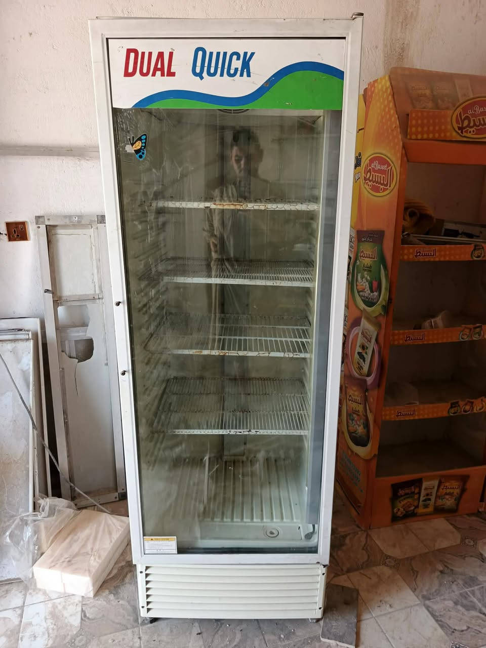 براد نضيف وثلج شرط اب 300
عارضه حلويات الامليوم الطول 3 امتار ولعرض 50 اب 100
الدوانيه حي الزيتون ***********

نص مكتوب في الصور:
- ميز الطول ٣ مترات ولعرض ٥٠ واربع خانات