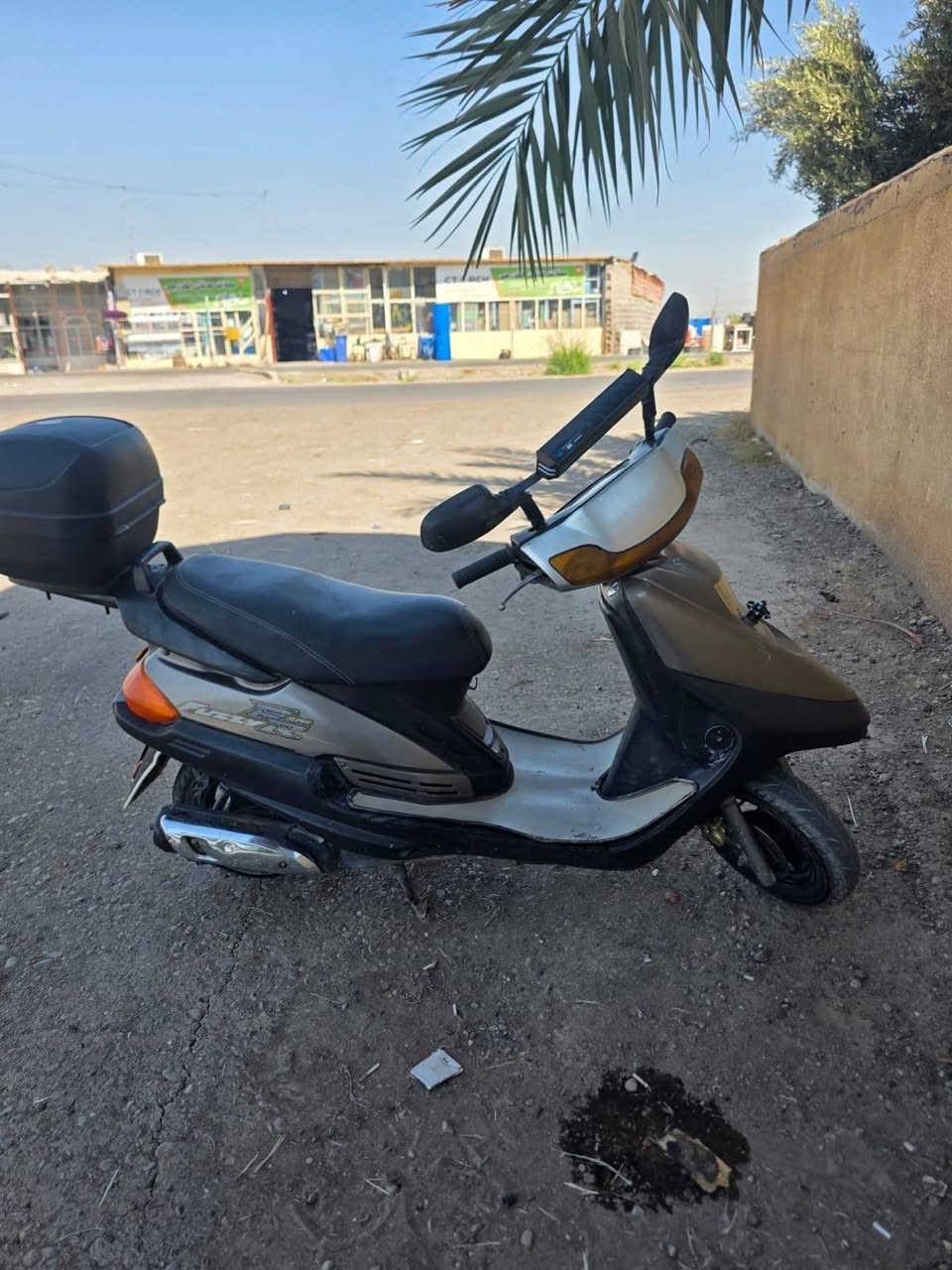 دراجه YAMAHA فراشه..لا تنقيص ولا تبخير نظيفة..فقط بيها صجمات مال الهندر مع العلم الهندر شغال.. السعر 400 وبيها مجال العنوان السجله *********** وإذا مراوس بايراني اراوس
