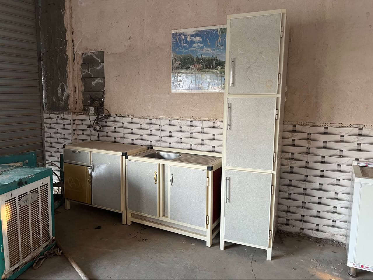 1.كنتور ست ابواب ملحق صاج داخل وخارج 
2.كنتور ثلاث ابواب صاج داخل وخارج عدد2
3.كنتور بابين صاج داخل وخارج عدد2
4.كاونتر مع طباخ وساحبه مرمر 
5.كاونتر ثلاث قطع 
6.جربايه نفر تركي 
7.جلسه عربيه 
8.طباخات مصري 
9.مرجوحه
المكان بابل قضاء المحاويل مقابل معسكر المحاويل البوابة الشمالية بتجاه بغداد 
يوجد لدينا خدمة توصيل 
للاستفسار الاتصال على الرقم التالي *********** او التواصل عبر الواتساب برقم الاسيا حلة, بابل
