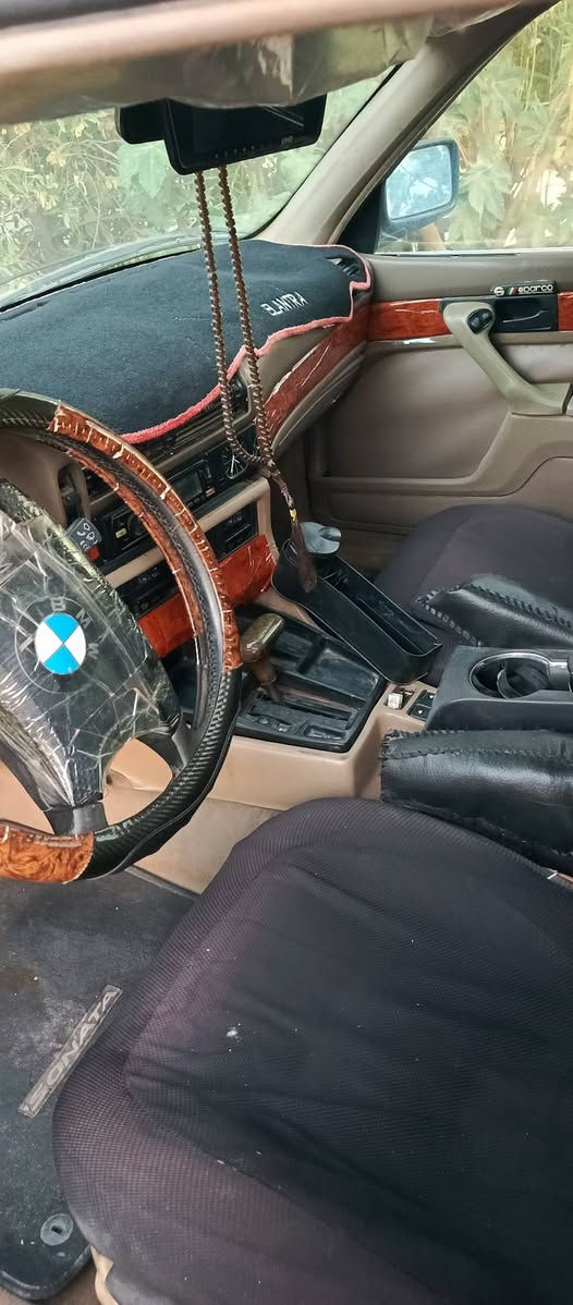 BMW735
زيتوني 91 رقم دولي باسمي اني الشرعي
بجم عريض
تخم تاير
كهربائيات فول
سنويه جديده
هزه جديده
صدر 70 %
السعر 45 
مبايل ***********
