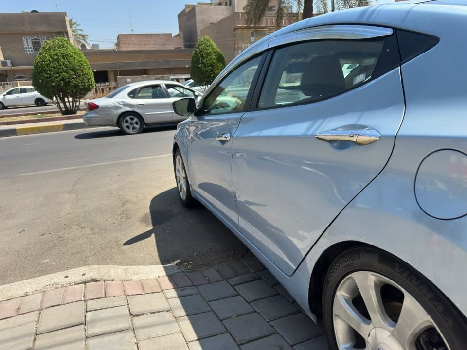 السلام عليكم
النترا امريكي موديل 13 لون سمائي
محرك 2000 دوش
بصمة وتشغيل عن بعد
كامرة خلفية
تحكم جهتين
٤ دسك
السيارة قبل فترة مسوي ادامة كاملة للمحرك ومنظومة البانزين وباتري جديد ومبدل منظومة تبريد كاملة تبريدها ثلجج شرط مايفصل تبديل دهن كلة يم الحسام وبانزين محسن السيارة تاخذها تدعيلي
محرك گير مكفولة من التنقيص والتبخير 
قبل سبوع راجع من تركيا بعدة كتاب الخروجية فعال
بيها حادث امريكا جهة السايق باب خلف السائق والجاملغ وملاون وياه باب السايق والجاملغ بدون حادث والبنيد مبدل نفس اللون بدون شواصي بدون ايرباك بدون دواخل
رقم بغداد باسمي تحويل مباشر السعر 95 ورقة وبيها مجال
موقع رصافة
***********
