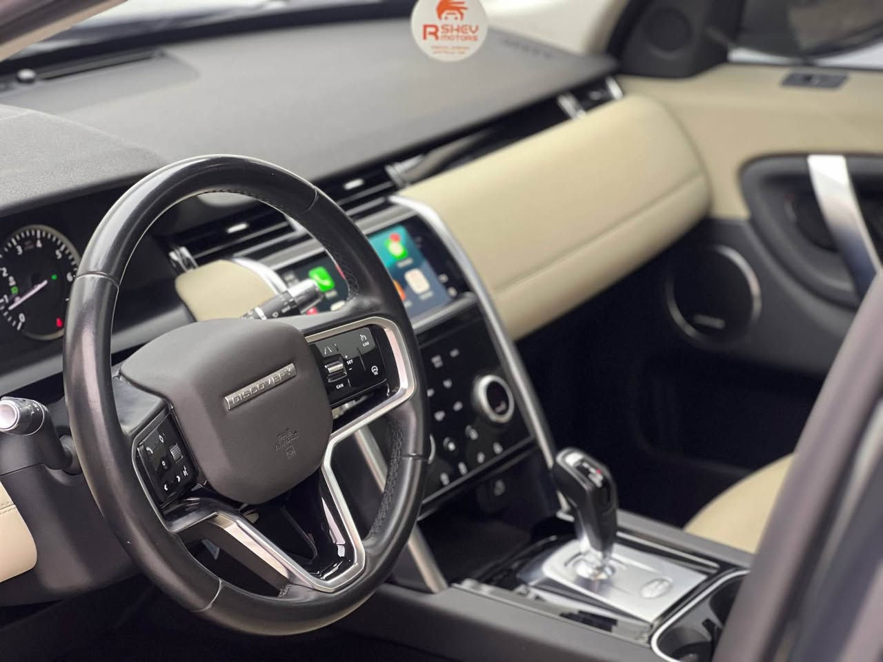 احلي و افخم سيارة ب سعر بلاشش🔥🔥
Land Rover discovery 2021
لاند روفر ديسكوفري ٢٠٢١
 
مواصفات Sport S فول فول
(سقف بانوراما جام علي طول السيارة-مقاعد جلد و تدفئة-شاشة carplay-مثبت سرعة-تحكم لمس)

مكينة ٤سلندر+توربو حجم ٢.٠لتر
ماشية قليل كلش 33,000 ميل فقط و بحالة ممتازة 

ضرر السيارة جاملغ صبغ و باب و بنید مبدلات شركة نفس اللون ايرباك ستيرن و دكمة سستم شركة 
السيارة كلش حلوة و نظيفة 

السيارة رقم دهوك (الدولي سنوية جديدة)

رقم الشاصي مع الصور
مكفولة من كير و محرك و كهربائيات
السيارة بدون مصرف تخم امامي كامل تخم تايرات جدد يعني كاملة مكملة السيارة

و ب سعر(195$) ورقة و بيها مجال للطيبين

مكان السيارة

دهوك -معرض ارشف R-Shev
رقم51 من معارض التيرمينال 

***********
*********** دهوك, العراق

