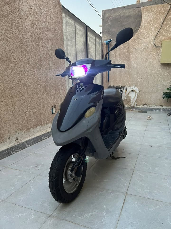 بيجي للبيع
دراجه ما مفتوحة 
كهربائيات كلها شغالة 
تايرات جديدة 
مكانها السماوة 
***********
٥٠٠ وبيها مجال قليل
