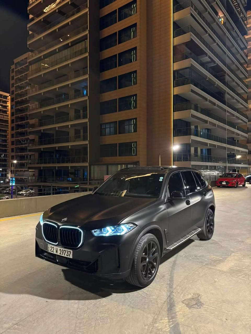BMW X5 
موديل :2024 
سياره :وارد امريكي كلين تايتل كفالة عامة من الصبغ والبارد 
محرك بنزين :6 سلندر 
TwinPower Turbo

مواصفات :
الكاميرا الخلفية - سقف بانورامي - صندوق كهربائي - التحكم على المنحدرات - كامرات  360 - تدفئة المقاعد - تبريد المقاعد - فتحة
السقف - بصمة - شاشة - مراقبة النقطة العمياء - التحكم التلقائي في درجة الحرارة - نظام بدء التشغيل - نظام فرملة الطوارئ - 8 وسادة
هوائية - المصابيح الأمامية ليد - مصابيح الليزر الأمامية - عرض المعلومات على الزجاج الامامي - تدفئة مقود القيادة - لوحة قيادة رقمية
- إنارة محيطية - أبل كاربلاي 

الاضافات 
- تضليل 80‎%‎ مرخص 
PPF كامل اسود مات ضمان 
- 10 سنوات
- شباك ليد  

السيارة وارد امريكي كلين تايتل و كارفاكس كلين
‎كير و محرك كلها بشرط
وسونار موجود موضح بي كل التفاصيل 

سعر : 515 ورقة
للاستفسار : ***********
العنوان : بغداد
