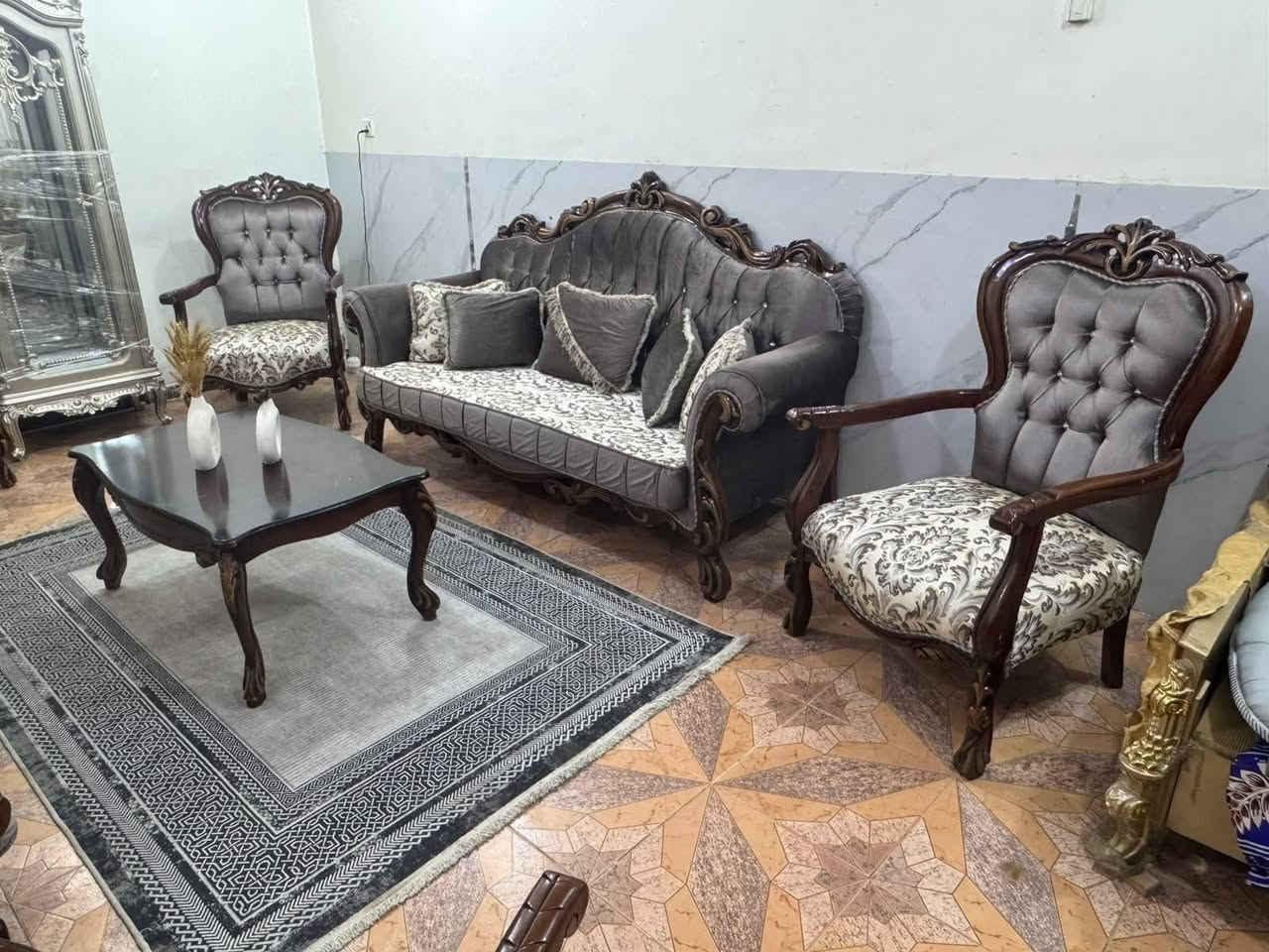 تخم زان تركي ١٠ مقعد مع ميز وسطي فول نضافه اخو الجديد ***********
