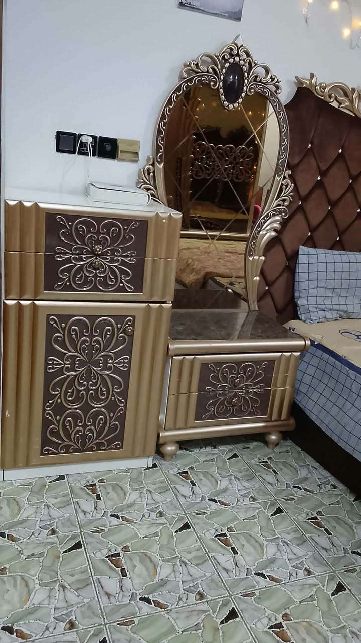 غرفة نوم للبيع وكرفان للبيع القياس 2ونص ×2 ونص
