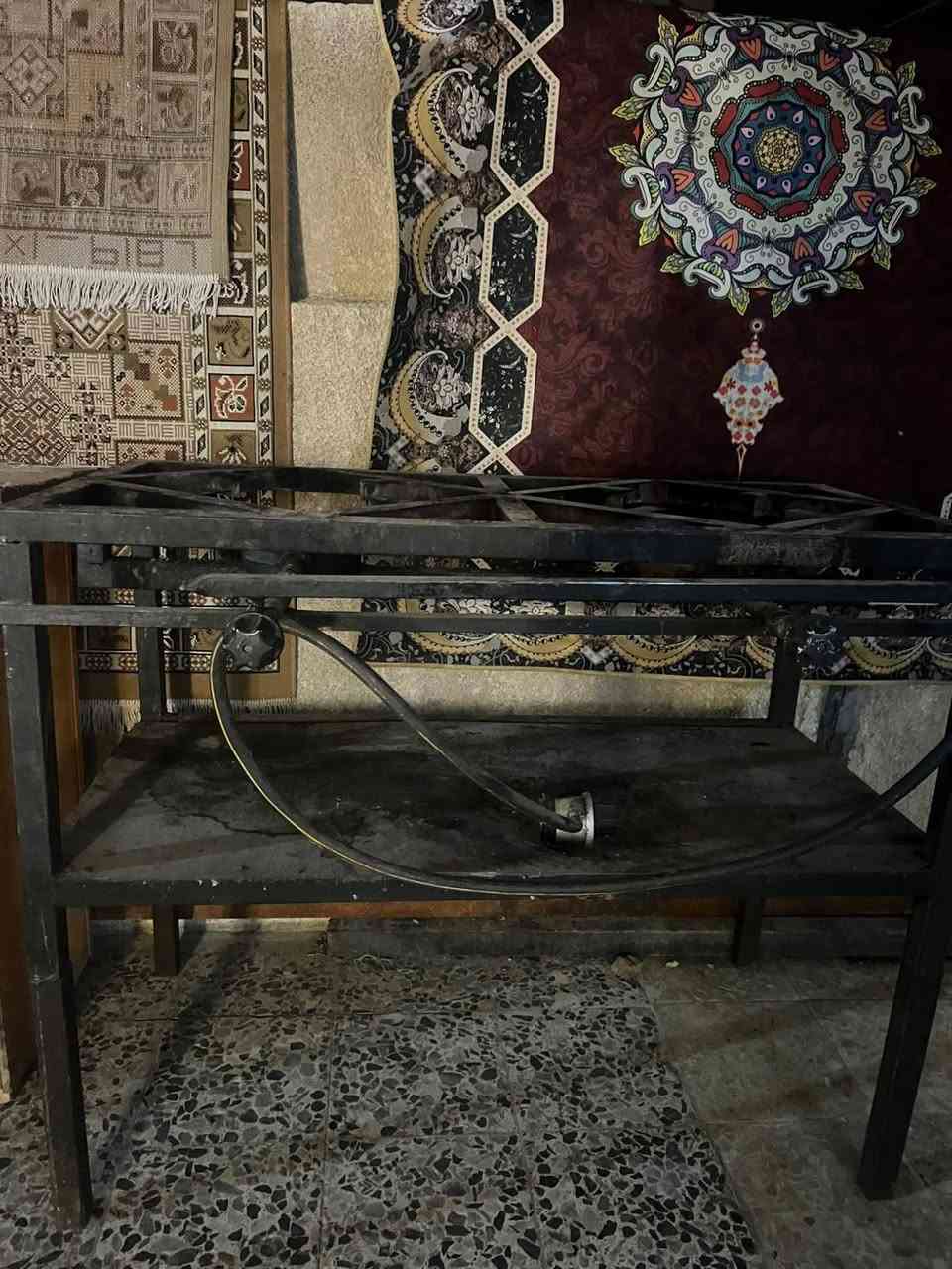 طباخ فلافل اثنين عيون نظيف كلش عيون أسبانيه
دكت مترين مع سابحه اصليه 
ميز حديد أربع طوابق 
مكاني بغداد حي اور 
***********
