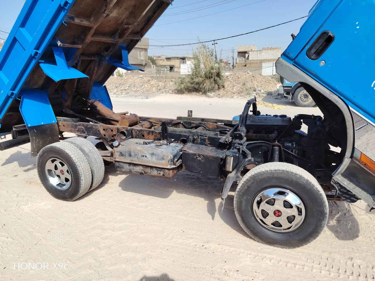حالسلام عليكم كنتر قنبو ه فحل بلادى  قلاب رقم ذيقار سنويه جديده ل٢٨ عنوان نجف ***********
@

نص مكتوب في الصور:
- HONOR X9c
