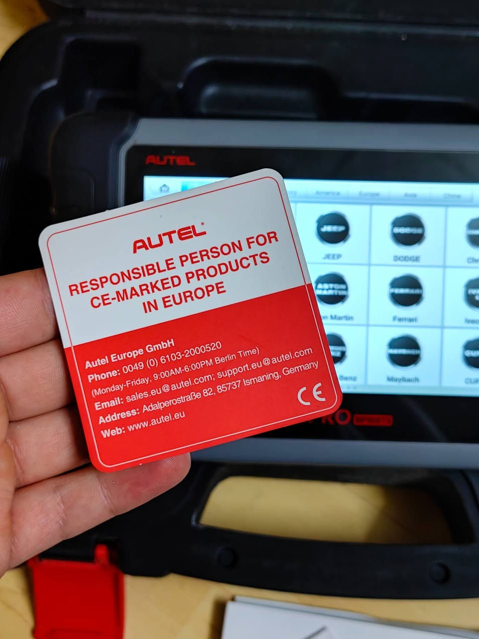 للبيع: جهاز فحص أعطال السيارات Autel MaxiPro MP808TS مستعمل بس نظافة 98% 
تحديث 2025 مشمول (اشتراك التحديثات فعّال)

📱 الشاشة: لمس LCD مقاس 7 إنش بدقة 1024×600، سهلة الاستخدام حتى لغير المختصين

⚡ المعالج: رباعي النواة (Quad-core) — سرعة عالية بالفحص والتشخيص

🚗 تغطية السيارات: يشتغل على أكثر من 80-150 نوع وموديل سيارة (أمريكية، آسيوية، أوروبية)، موديلات من 1996 وما فوق

🔧الوظائف الأساسية:
- قراءة ومسح أعطال المحرك وكل الأنظمة الإلكترونية بالسيارة (ECU, ABS, Airbag, Transmission... الخ)
- عرض البيانات الحية (Live Data) بشكل رسم بياني
- Active Test - فحص تفاعلي للأجزاء
- تعديل وبرمجة (Adaptation/Matching)
- تقنية Auto VIN اللي تعرف نوع وموديل السيارة أوتوماتيكياً

🛞@نظام TPMS (حساسات هواء الإطارات):
- قراءة وبرمجة حساسات TPMS
- تفعيل الحساسات الجديدة
- عرض خطوات إعادة الربط (Relearn) الخاصة بكل شركة سيارات
- برمجة حساسات MX-Sensor البديلة

📶 الاتصال: بلوتوث + واي فاي + كيبل USB

🌐 اللغات:يدعم أكثر من 13 لغة منها الإنكليزي والعربي (حسب النسخة) والفرنسي والألماني وغيرها

☁️ يدعم منصة MaxiFix السحابية: قاعدة بيانات كبيرة لحلول ومشاكل السيارات المجربة من فنيين حول العالم

📦 الجهاز شامل:
- كل ملحقاته الأصلية موجودة كاملة
- ورقة الشراء (الفاتورة) موجودة
- تحديث 2025 مفعّل

الجهاز مناسب للمحلات، الگراجات، وحتى الفنيين المبتدئين لأنه سهل الاستخدام وما يحتاج خبرة عالية.

📩 للاستفسار والتواصل، مراسلة خاص.
*********** واتس اب
