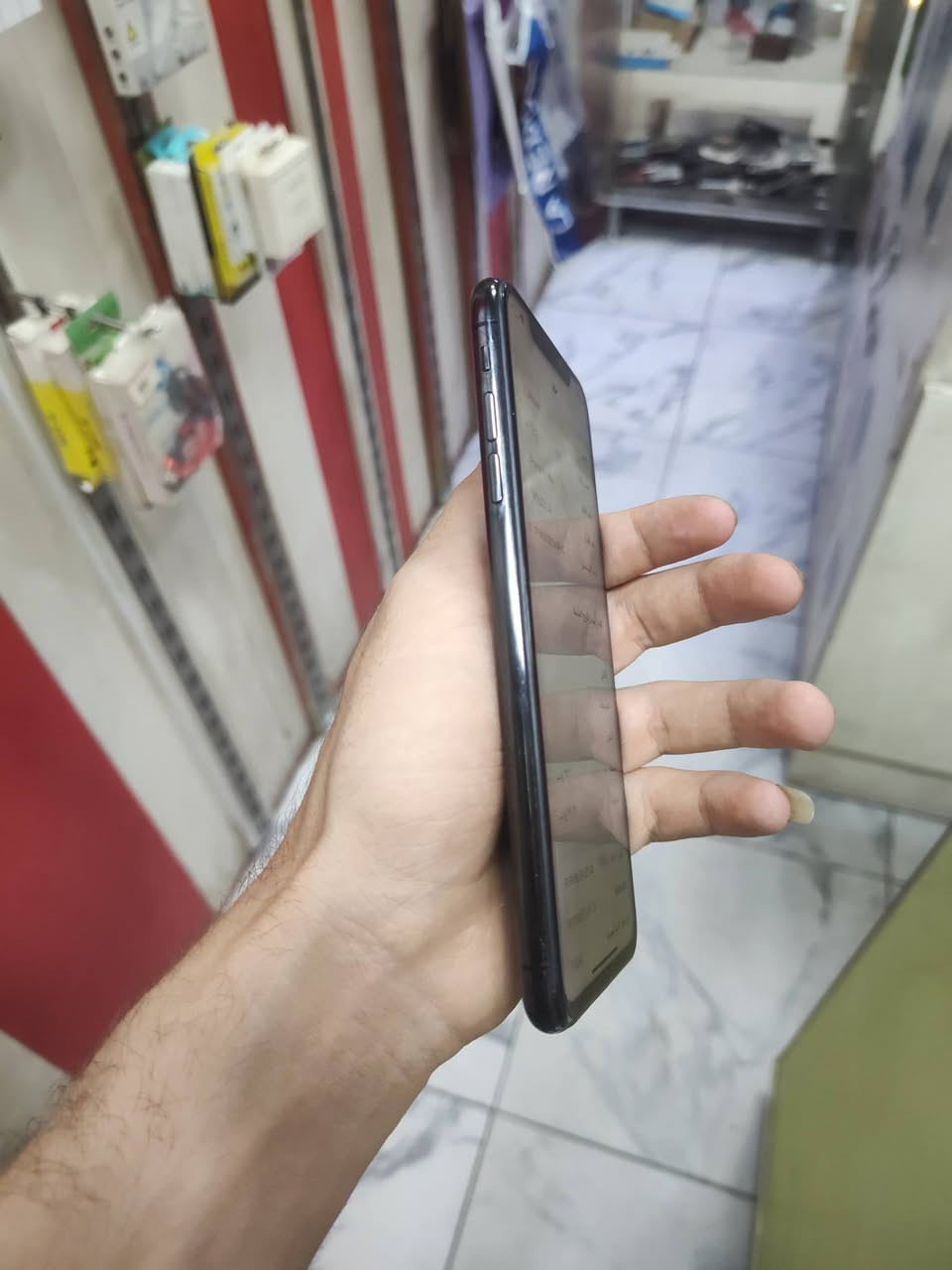 السلام عليكم من رخصة الادمن 
ايفون Xsmax نضيف حيلل
ذاكرة 256
بطارية مستبدله اصلي (100)
فيس ايدي واكف 
باقي الجهاز كله بلادي سعر 230 وبي مجال بسيط 
 للتواصل***********
