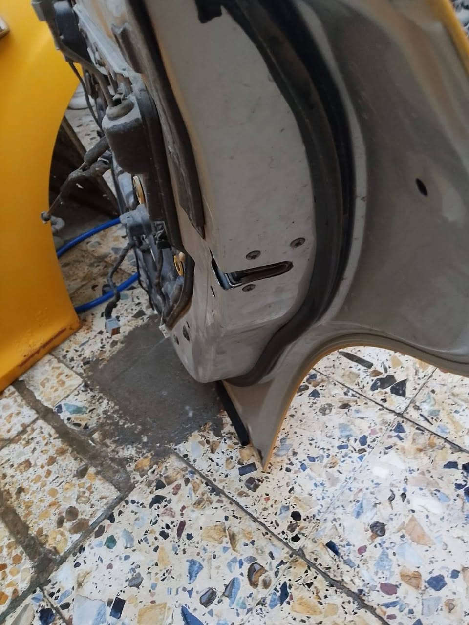 السلام عليكم غراض اوباما للبيع 
3 بيبان الباب كامل ماعدا البطانه 
بوربرن عدد 2 خلفيات
گاردن فچوچ هيمي+فلنچات هيمي أمامي
ذني الغراض فاتحهن من سيارتي كلهن شرط الشغل 
للعلم غراض اوباما 12
السعر 400 وبيهن مجال 
واتساب / ***********
