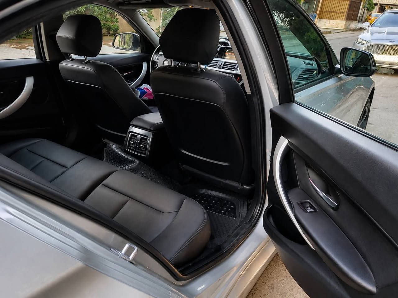 🚘 BMW 320i 2018 – بحالة ممتازة
✔️ محرك 2000cc TwinPower Turbo
✔️ تشغيل بصمة (Keyless Start)
✔️ مقاعد جلد أصلية
✔️ الممشى: 92,000 ميل
✔️ السيارة جاهزة بالكامل، لا تحتاج أي صرف أو تصليح
✨ سيارة نظيفة جدًا
💰 السعر: 14,800 دولار (قابل للتفاوض بالمعقول بعد المعاينة)
📍 الموقع: بغداد – الدورة
📞 للاستفسار: ***********
الجاد بالشراء يتواصل على الرقم أعلاه... بغداد, العراق
