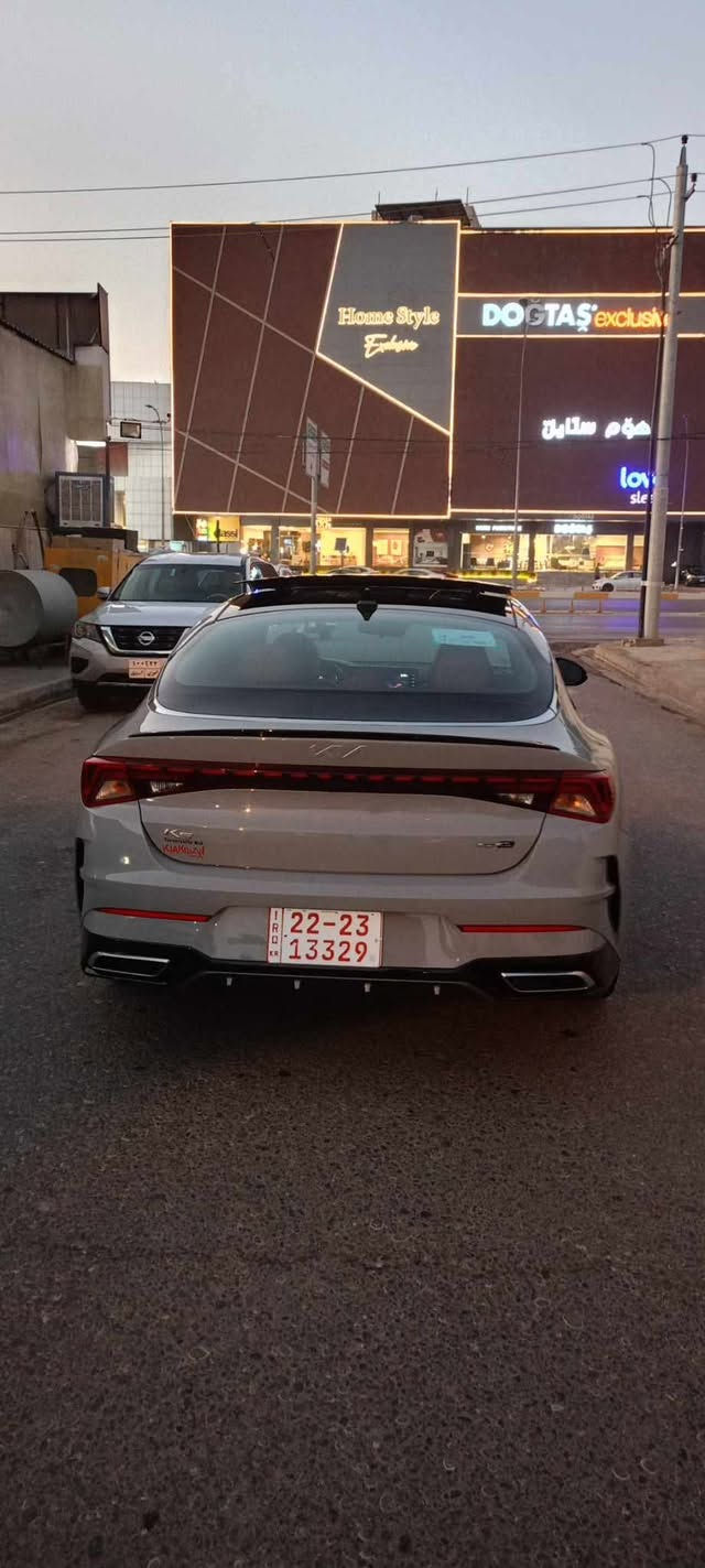 K5 gt line. 1600 T 
للبيع كي فايف موديل 2022

السياره استخدام نظيف جدا وترايها حلو السياره 
ماشيه 110000 كيلو متر حقيقي.  بدون اي خلل 

صيانه دوريه اول باول. تفاصيل كامله بالسياره. 
دهن اكسادو بانزين محسن فقط 

١- بانوراما طكتين 
٢- تبريد منفصل
٣- قياده اليه 
٤- بصمه
٥ - تشغيل عن بعد 
٦- رادارات. امامي خلفي جانبي 
٧ - نقطه عمياء 
٨- لد امامي خلفي 
٩-داخل احمر 
١٠-ضايفلها عزل جام درجه اولى مال حراره 
 والموصفات البقيه لليعرفلها جنايه الكي فايف 

مكانها بغداد. رقم اربيل باسمي تحويل مباشر  بدون اي وكاله 

لونها اسمنتي. بيها قطعه وحده صبغ. ( بنيد بدون ايرباك ) وبيها بارد جاملع امامي وشويه من الباب 

هذا كل الي بيها.  السياره ناصبه ومرتبه وجاهزه بدون اي نقص 

***********
