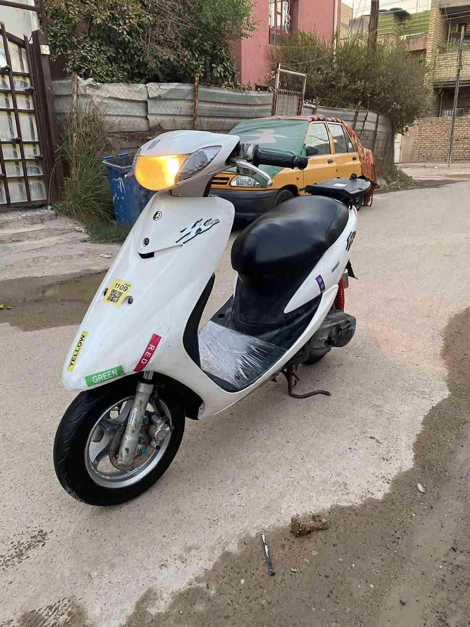 سلام عليكم للبيع دراجه سبايزر رياضي ويل كب رياضي دبل خلفي رياضي دراجه جديده حيل لون ابيض بلادي دراجه اخت رمبة  جديده برغي مامفتوح منهة جديده حيل وجاهزه اي نقص ما بيهة كلهة شغاله كهربائيات شغاله نكره سلف وهندر كيجات شغاله كفرات بلاديه دراجه جديده حيل محرك ناعم اخرس ما مفتوح شلعه ومعدل تخبل اوراق كامله دراجه بلاديه سعر (425)وبيهة مجال بسيط جدا(رجاءً لحد يكسر بحلال عالم) رقم الهاتف (***********) مكاني بغداد الغزالية
