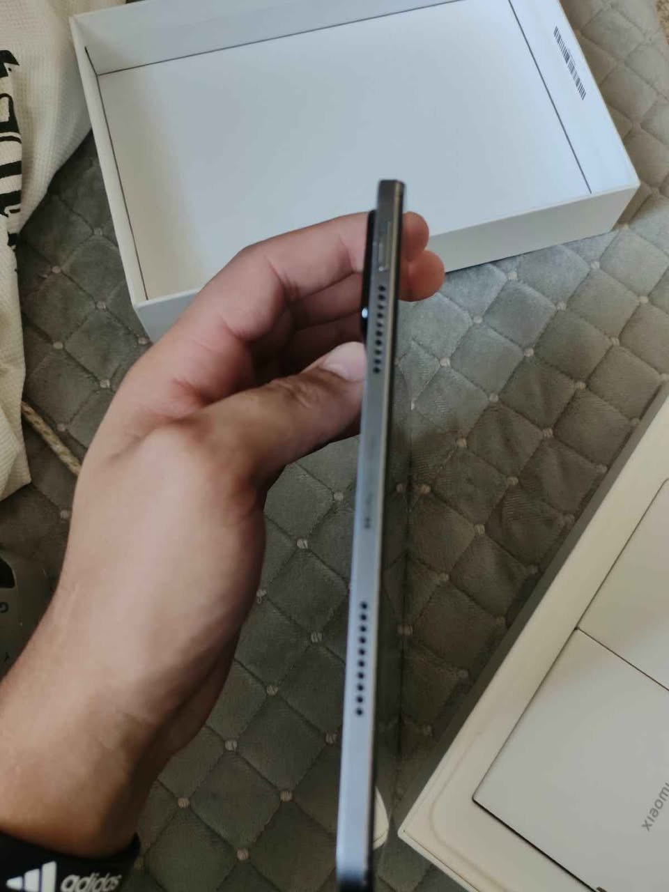 للبيع: Xiaomi Pad 6 (شاومي باد 6) 🔥
نظافة:90% واضح ب الصور 
تابلت ألمنيوم فخم، مثالي للدراسة والشغل والألعاب القوية.
الشاشة: 11 بوصة دقة خارقة 2.8K بتردد صاروخي 144Hz لسلاسة تامة.
المعالج: Snapdragon 870 قوي ومستقر بالألعاب والتطبيقات الثقيلة.
الصوت: 4 سماعات ستيريو محيطية بتقنية Dolby Atmos.
البطارية: ضخمة 8840 mAh تدعم الشحن السريع 33W.
الكاميرات: خلفية 13MP (تصوير 4K) + أمامية 8MP للمحاضرات والمكالمات.
يدعم القلم والكيبورد المغناطيسي.
الذاكرة: [256] | الرام: [6GB ]
الحالة: [مستعمل قمة بالنظافة / كالجديد]
الملحقات: [الكرتون، وكفر شفاف،وكفر دفاري الشاحن الأصلي...]
السعر: [355] وبي مجال بسيط 
الموقع: [مكان التواجد / يتوفر توصيل]
📞 للتواصل: [*********** أو الخاص] بغداد, العراق
