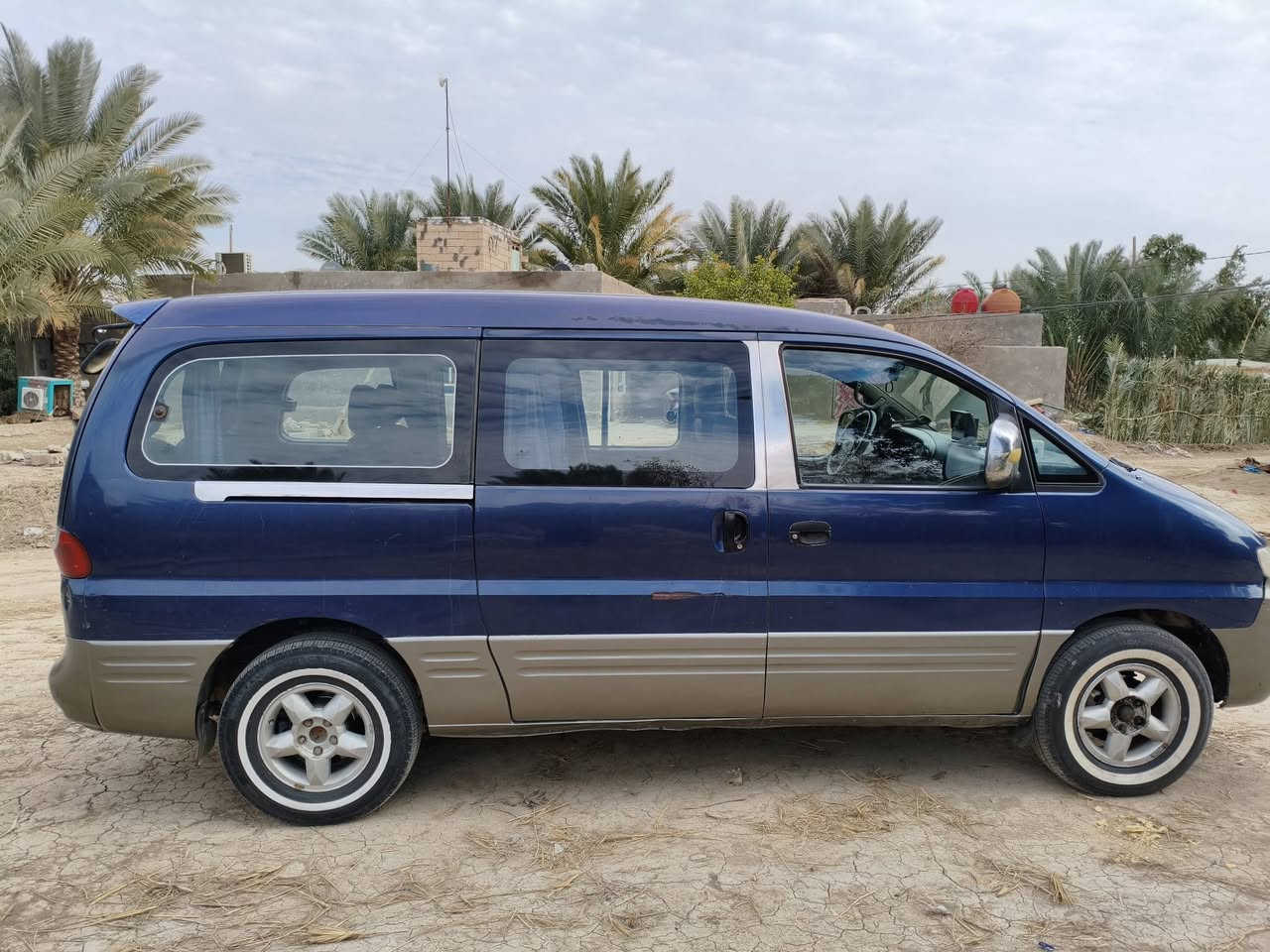 السلام عليكم ستاركس 2004 مسكر اوتو ماتيك  سنويه لل30رقم بغداد نكليزي خصوصي هزه جديده مداور ثاني يوم كفاله عامه قطرة صبغ مابيهه عله وضع الشركه تخم تاير جديد تبريد ثلج  حته تدفئه شغاله كهربائيات كله شغاله مكينه وكير خير من الله السياره ماعايزه شي السعر 90اتصل وبيك خير وتدلل غير متواجد عل فيس ***********موجود واتساب

