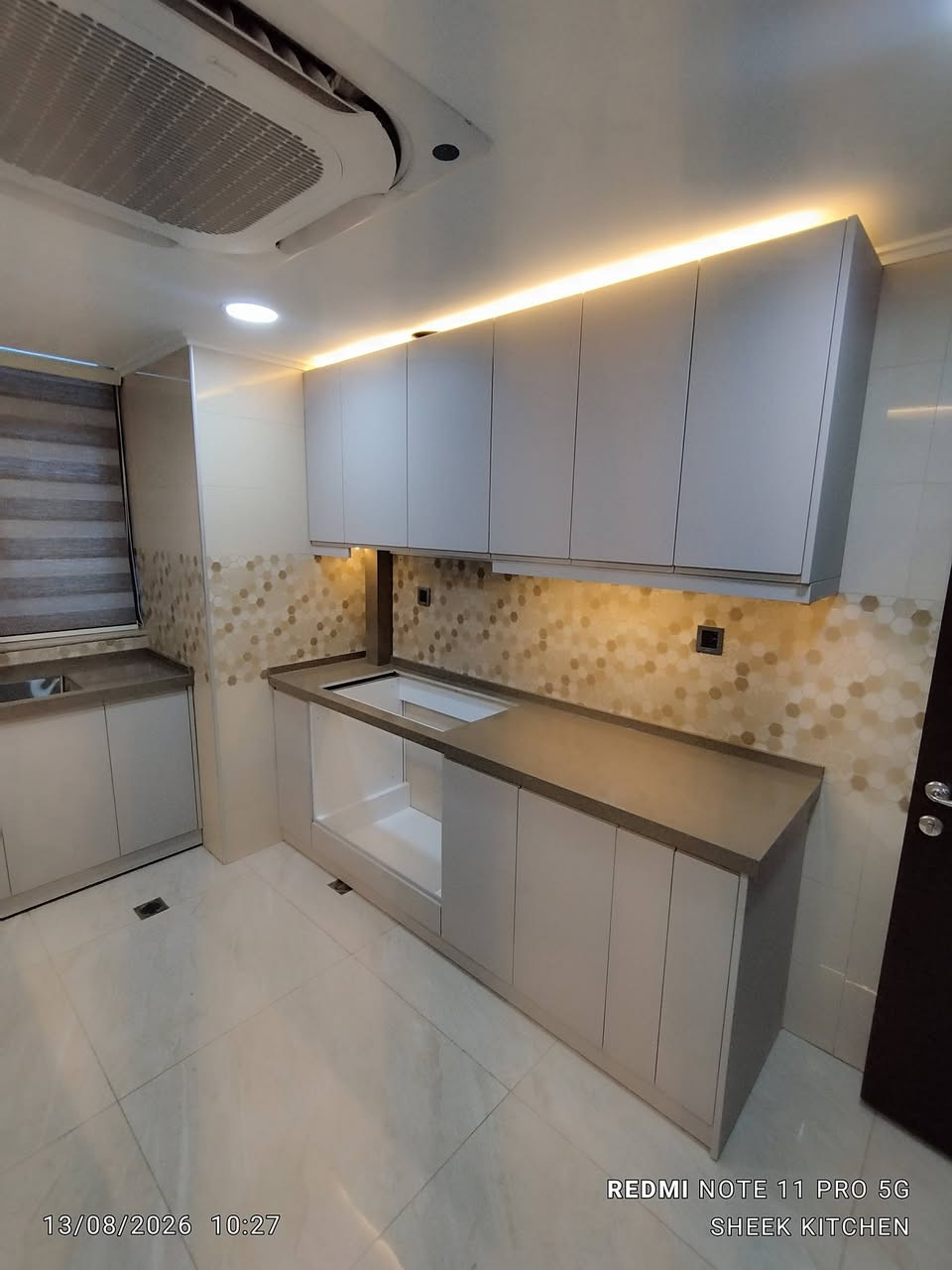 مساء الخير....
عندما يتم اختيار تصميم مميز والوان هادئة وجميلة وشركة ذات خبرة في عالم النجارة الحديثة تصبح النتائج مبهرة....
#آخر اعمالنا في مجمع بوابة العراق للمرة الثانية على التوالي ولنفس الزبون 
الداخل خشب بلايود ضد الماء وكابينة السنك فوم ضد الماء نهائيا 
الابواب من شركة سليكا الألمانية حصريا 
السطح كوارتز طبيعي والسنك ستل ستيل غذائي 304 
الإنارة لد بروفايل 24 فولت 
المفاصل و سكك الجرارات هيدروليكية

للاستفسار اكثر يرجى الاتصال بالرقم 
***********
او زيارة المعرض الكائن في مجمع بسماية الشارع العام الاستدارة الثانية بعد بوابة الدخول القديمة بالقرب من مطعم كرم اهلنا ومجاور مجمع حيدر الكهربائي للمواد الإنشائية وشركة برايم للتوصيل السريع
