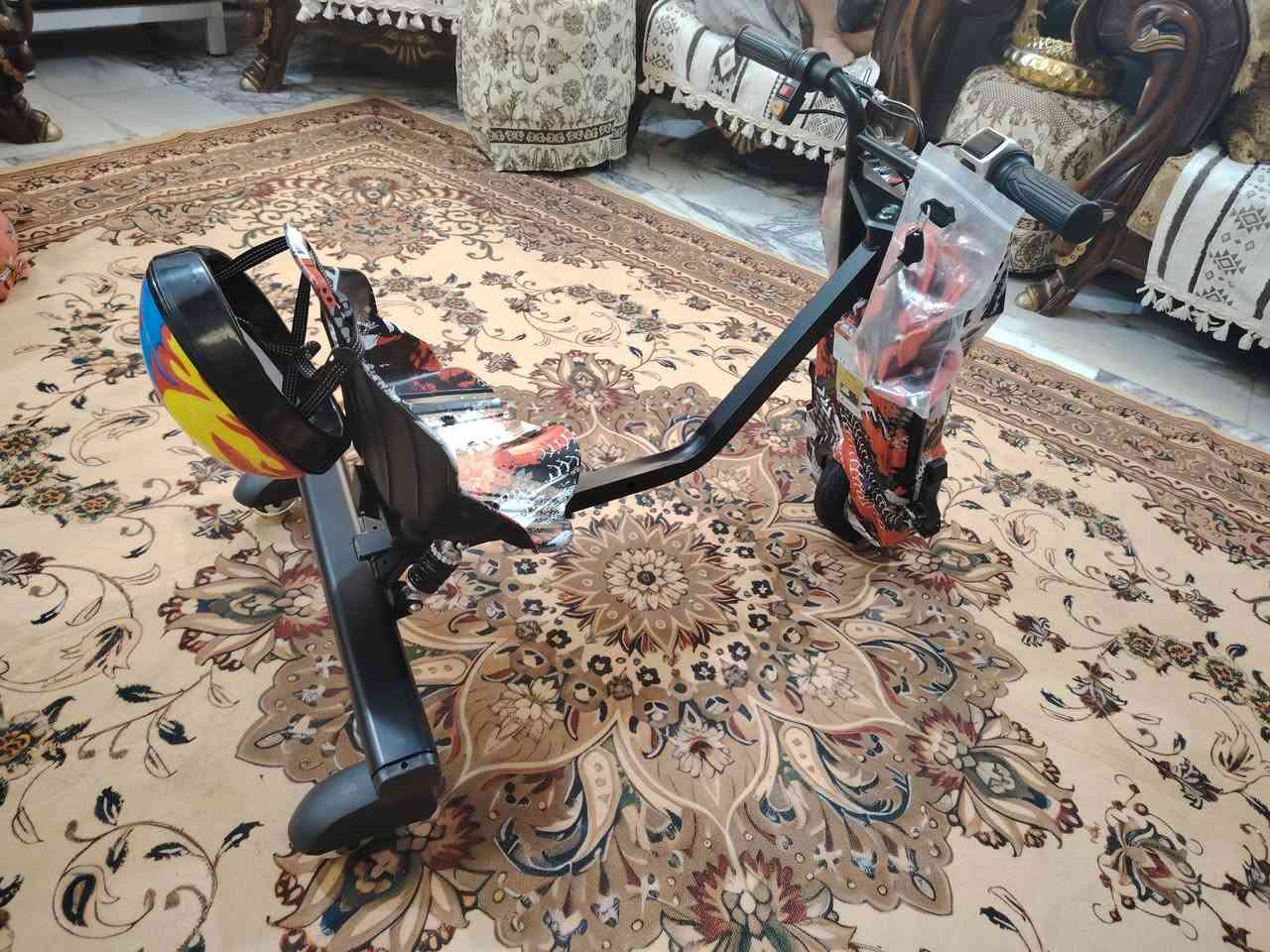 (سكوتر  حجم كبير نظيف جدا السعر( 150) مع ملحقاتة  الاتصال واتساب ***********
