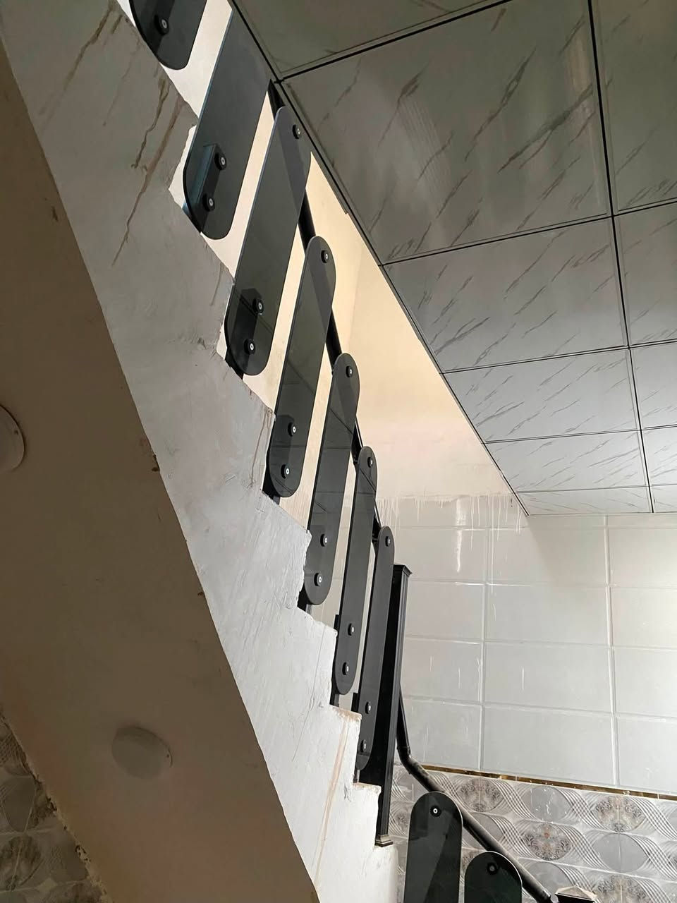 بيت للبيع مستعجل سعر ٢٦،٥٠٠ قفل
طابو زراعي سند ٢٥

مساحة ٨٠م 

غرفه 

مطبخ صغير 

استقبال صحيات داخليه و خارجية 

بناء حديث 

صب كونكريت الأساس و السقف 

العنوان مقابيل ملحق قرية الغدير عامود ٣١٧ 
*********** 
البيت مال عائلة صغير
