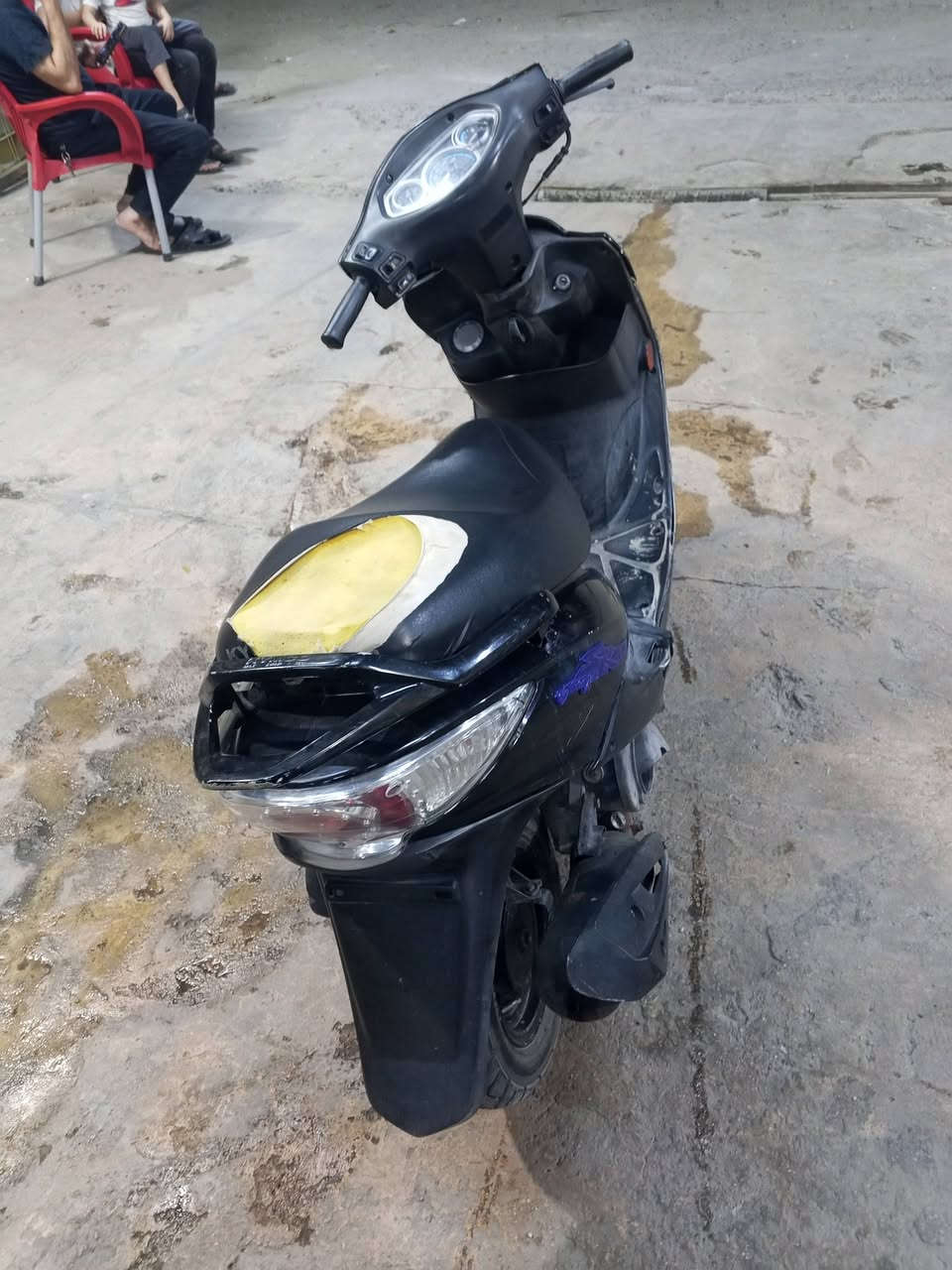 دراجة كامكوللبيع مجفتة جديدة كل شي ما بيها كله جديد سعرها 300 وبيها مجال مكان النجف حي ميسان شارع العسكري هذا رقمي بواتساب ***********
