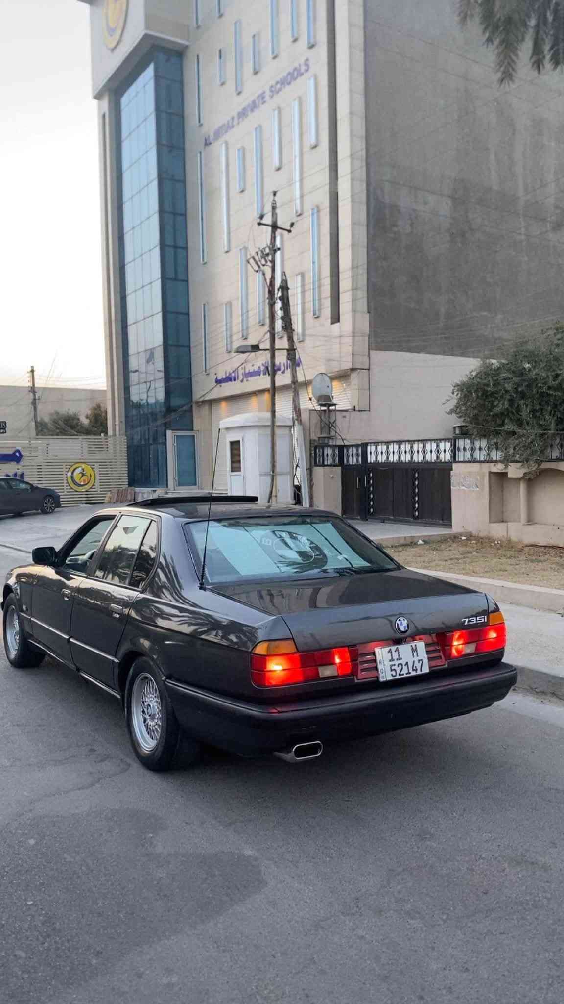 للبيع BMW 735 
موديل ٩٢ رقم بغداد الانكليزي باسمي تحويل مباشر هزه جديده 
محرك كير شغاله ١٠٠/١٠٠ 
حداديه جديده امامي خلفي 
تبريد شغال ثلج 
موصفات 
دبل ايرباك دبل كمبيوتر دبل جام 
سلايد رووف طكيتن 
داخل مخمل جديد 
بطاين سود صاج ملكي ابو الخط 
ترايش لمتد 
سكليتر كهرباء  
لايت زنون  
برده خلفيه 
ويل خليه اصلي وتخم تاير جديد 
سياره جديده. بمعنى الكلمه وعليها ادامه كامله مال جناي بدون اي نقص 
مصبوغه عام للجماليه بدون اي ضربه ولا خايس 
السعر 63$ 
للاستفسار الاتصال على الرقم ***********
مكاني السيديه حي الاعلام
