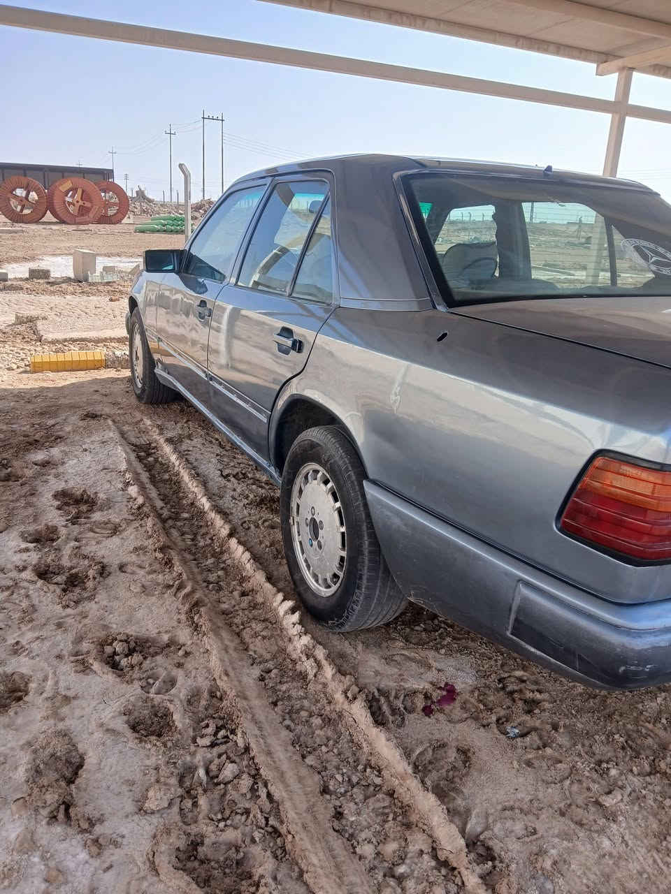 مكينه ٢ونص حاويه سياره بأسمي تحويل ثاني يوم تبريد شغال كهربائيات كامله تخم تاير حداده خلفي وامامي جديده قواعد دبل سليمه مكينه بالجيس هسه شادها صبغ جماليه فرن حراري وصبغ درجه اولى بس عوزها جام امامي مفطره وترايش  يعني شغلات بسيطه يراد ترتيب السعر ٤٣ وبيها مجال للطيبين ***********

