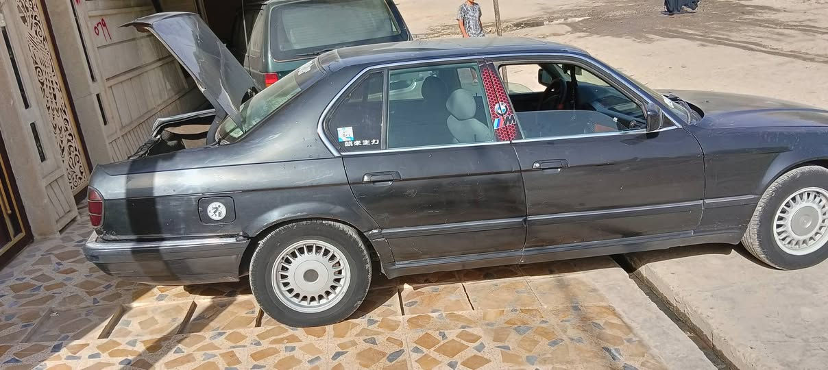 سلام عليكم 735i  موديل 91 بسمي سنوية الئ 2030 محرك بداية رخاوه وطخم امام تعبان   تبريد تادفئه شغال كهربائيات كلها شغالة  سعر 45 وبيها مجال   *********** مكاني موصل كاربون بانزين الكتروني
