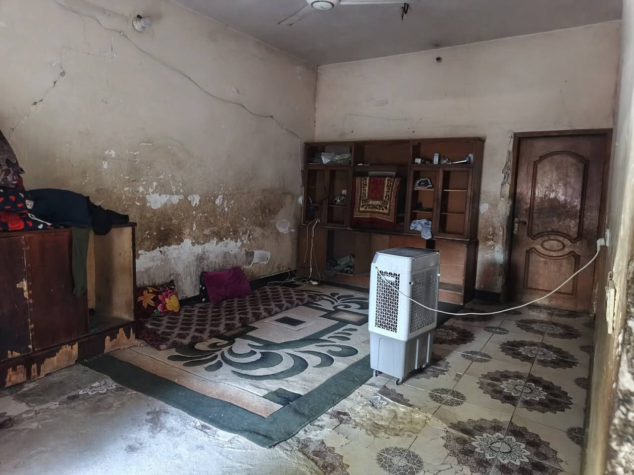 سلام عليكم بيت للبيع عدد الغرف2 هول واستقبال ومطبخ صحيات خارجية وداخلية بس الخارجية يرادلهة شوية ترميم كراج يوسع سيارتين البيت يرادله شوية ترميم النزال 23 والعرض 10 المكان المحمودية قرب نهر القائد للأستفسار اتصال عل الأرقام‏‪
‏‪***********‬‏
‏‪***********‬‏
سلام عليكم بيت للبيع عدد الغرف2 هول واستقبال ومطبخ صحيات خارجية وداخلية بس الخارجية يرادلهة شوية ترميم كراج يوسع سيارتين البيت يرادله شوية ترميم النزال 23 والعرض 10 المكان المحمودية قرب نهر القائد السعر 65 للأستفسار اتصال عل الأرقام‏‪
