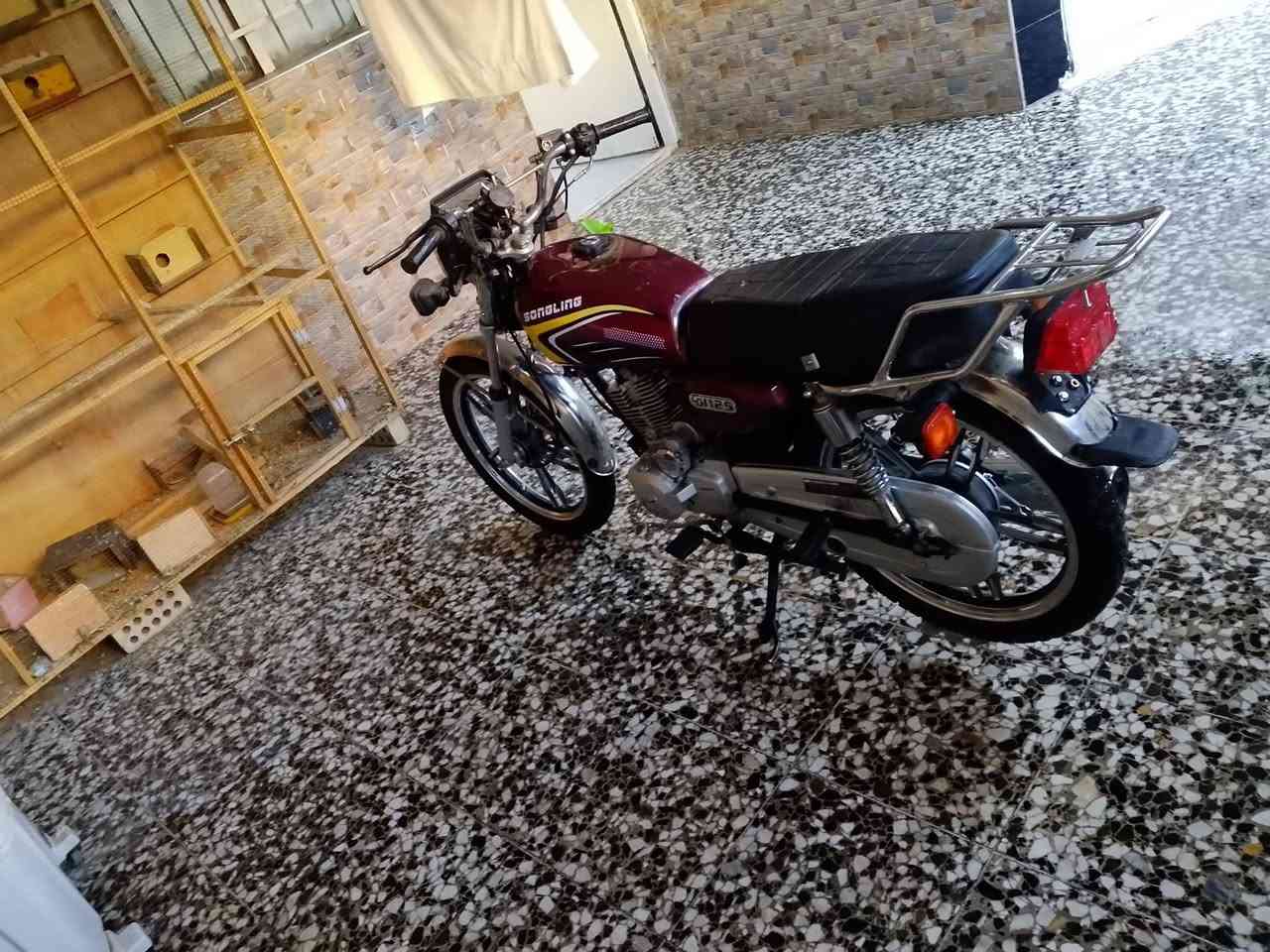 يالله سلام عليكم 
دراجه موديل 2023 اوراق كامله مكينه 5 كير لا تبخير ولا تدخانه ولا صوت كهربائيات كلها شغاله فقط عوزها باتري لأن باتريها تعبان 
السعر 500 وبيها مجال بسيط عنوان بغداد حي النصر ***********

