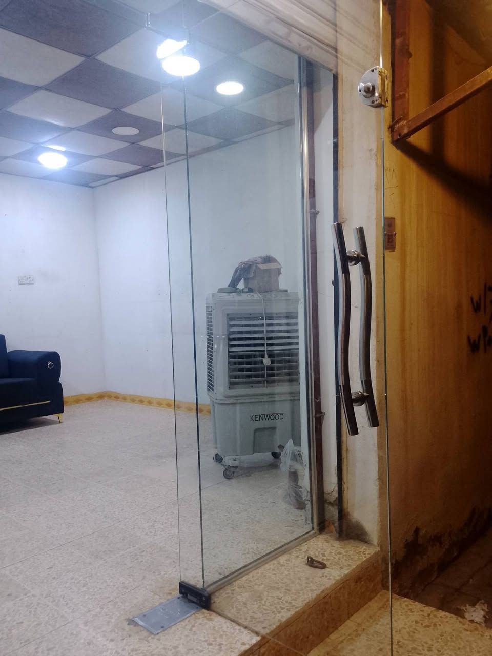 جام خانة للبيع نضيفه اخو الجديد استخدام قليل
الطول 260العرض 230 
السعر 150الف بيها مجال الشاري

العنوان موصل الايمن منطقه الغزلاني التواصل عل رقم *********** بي وتساب او عل خاص
