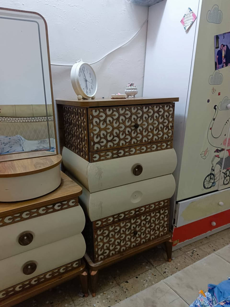 (غرفة نوم للبيع في كربلاء)✨✨
الخشب نوعيه ثقيلة (HDF) 
متكونه من ( كنتور , وجربايه , ميز مرايه , جرارات , وميز جربايه2, وزاويه ) كامله.
(جرارات هايدورليك)
مستخدمه سنه وحده والغرفه نظيفه 
السعر مميز وما موجود بالسوك (600الف وبيها مجال )

للتواصل ***********
