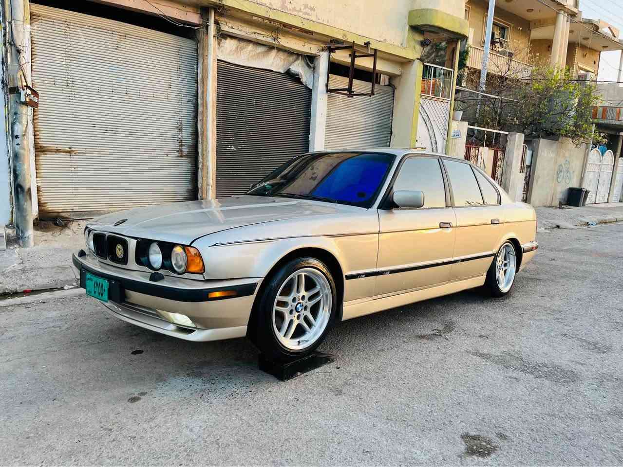 ماشالا شتي تا قانه و جوان 
بيئيم مؤديل 1991 فولي گيرعاديي سه ياره كه ئارم پلاستيك دهوكه به شه رتي هه موو سه يته ره و مه فره زه ك ده فروشم هه موو گياني به شه رت چوارتايه ويلي نوئ نوئ له سه چه مبه ره گه وره لايد بيلادي هؤك بيلادي ده عامي بيلاديي كوشين جلده سلايته هه موو كياني به شه رت مه كينه ٥٢٠ گيرعاديه له رسم جوان ترنه بوو مه سره فت به زياده وه ده ده مه وه شوين كويه *********** هه موو شتي له سه ره كويسينجاك, أربيل
