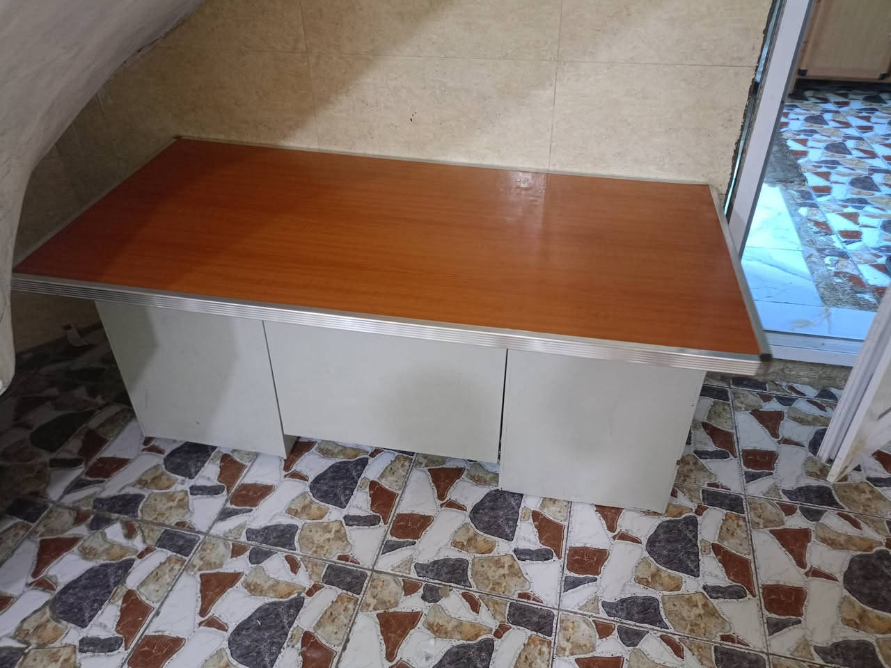 للبيع
كرسي + جام خانه المنيوم يفيد صالون محل عطور +  ميز مكتبي 
للاستفسار 
***********
