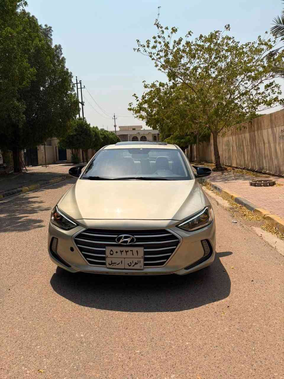 للنترا امريكي 2017 
لون شمباني 
سيارة فول موصفات 
فتحة 
بصمة 
كشن كهرباء 
شاشة جبيرة 
رادرات 
وباقي الموصفات معروفة
ماشية 82 الف ميل 
صبغ بيهة جاملغات خلفية وصندوق 
وبنيد مكحل بلمسدس يعني بدون ضربة ومعجون 
سيارة بدون ايرباك 
جاهزة كير مكينة تبريد تايرات 
مكاني بغداد العامرية 
رقمي ***********
السعر 108 ورقة بغداد, العراق
