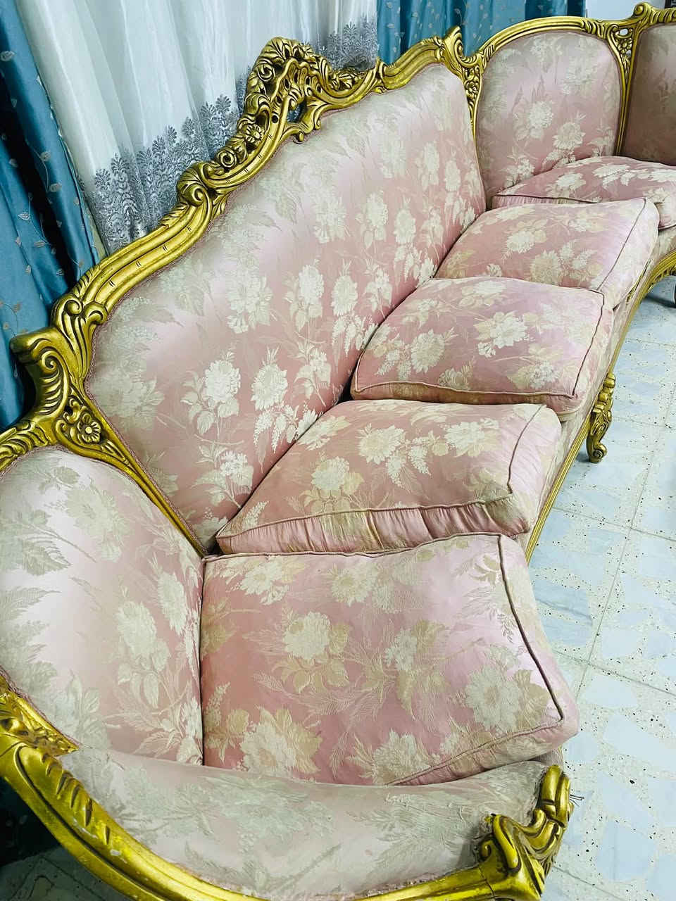 السلام عليكم تخم زان ملكي مستعمل13 مقعد  السعر 150 رقم الهاتف ***********
