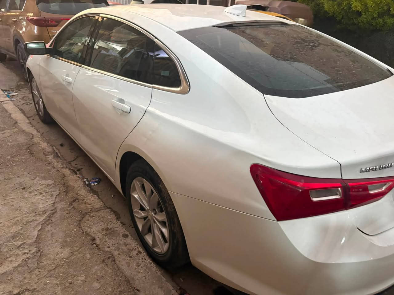 ماليبو 23 LT فول عدى الفتحه
محرك 1500 تيربو 
كير cvt 
محرك وكير كفاله سياره حلوه ونظيفة
حادثها 3 قطع موضح بصور 
ماشيه 87 كيلو 
 
تبريد قطعتين 
تحكم ستيرن 
رادار امامي 
شاشه كبيره 
كشنات كهرباء تدفئه
وباقي المواصفات معروفه
 
رقم ديالى حره مشروع وطني بأسمي تتحول اي مكان 
هزتها بعدها ما ساقطه
سياره جاهزه من مكينه وكير وحدادية وتايرات مابيها مصرف 

سعرها 112 ويها مجال للطيبين
مكانها بغداد البياع 
***********
