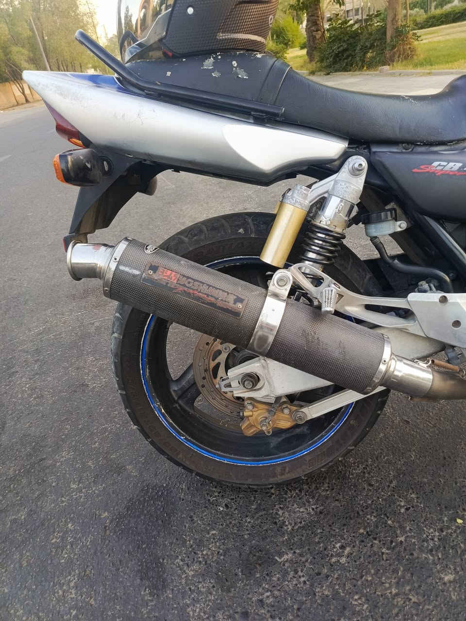 سلام عليكم سيبي فور CB400 جيل ثاني هايبر فتك لون رصاصي 🩶
موديل 2002
الدراجة ماشية 36 الف كيلو فقط...

عليها اكزوز من شركة Yoshimura سعره بموقع الشركة 500 $  خليت صوتها بالمنشور

أوراقها موجودة كاملة (سكنر) ومكاتبة وكمرك حاوية مدفوع 
سعرها  مليون و700 وبيها  مجال بسيط

مكاني بغداد / البياع

عليها ملاحظة لليحب يستفسر أكثر
*********** (واتساب فقط)
