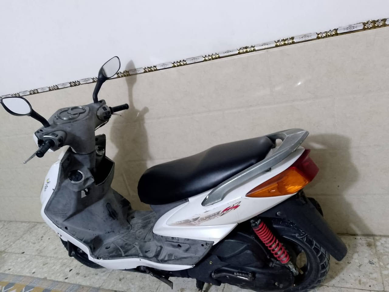 دراجة سكنس فحل ابلاديه كلها مختمه صار فتره نازله رمبه نكره سلف هندر كهربائيات كلها شغاله اوراقها كامله السعر 650 العنوان الشعب التلفون ***********
