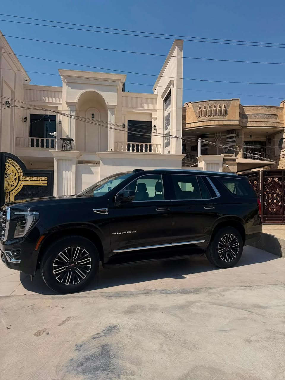 سلام عليكم

جمسي يوكن الفيشن 2025 

ا GMC Yukon ELEVATION 2025 

(((السياره مغلفه )))

 خليجي وكالة المنصور 

 ماشيه12 الف  

 موديل 2025

 حجم المحرك 5.3 V8 

 مفتاح التشغيل بصمة  

 تشغيل عن بعد 

 دفع ثنائي RWD

حساسات أمامية 

حساسات خلفية 

لايت زينون + LED 

 دخول بصمة ذكي 

 حجم الاطار R20 

 اشارة في المرايا الجانبية وكهرباء 

 ا ABS 

 دشبول شاشة ديجيتال 

 شاشة Apple Car play 

 سماعات سستم صوت شركه BOSE

 كاميرا دوارة 

لانارة الداخلية LED  

 مثبت السرعة Cruise 

 المودات والاوامر الصوتية 

 ا Bluetooth / T YPCE 

مخرج منفذ الطاقة 

السياره بعدها بحاله الزيرو

السونر موجود بلمنشور

رقم بغداد بأسمي 

السعر.640
 ورقه وبيها مجال بسيط 

مكان السياره بغداد السيديه

واي استفسار***********
