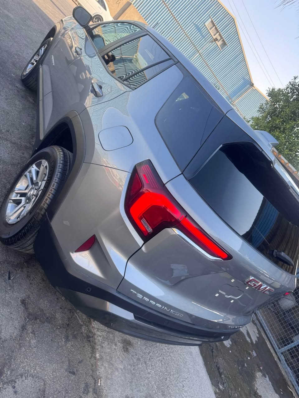 GMC  terrain 2025 ELEVATION 
تيران 2025 شكل الجديد كليا
قطعة واحدة صبغ فقط حادث خفيف 
ماشية 10 ميل 
شاشات عملاقة گيج ديجيتال
تترقم شمالي 
سعر 199$
اربيل شركة الوتين
م ***********
م ***********
واتساب اتصل أربيل, العراق
