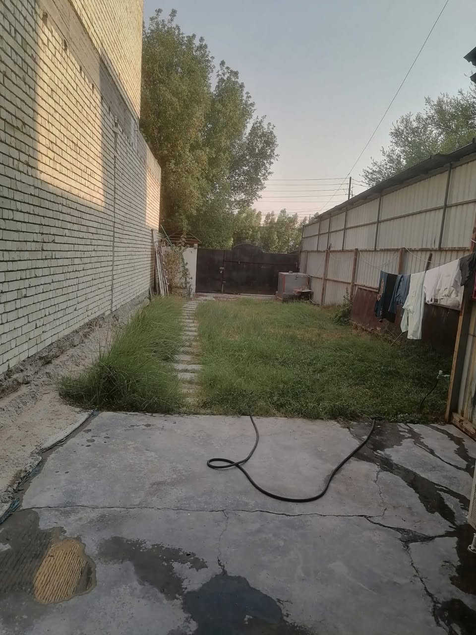 بعد التحية/ يتوفر مخزن للايجار التجاري 
في بغداد حي الجامعة قرب الجسر الرابط بين منطقة حي الخضراء و بين حي الجامعة 

الواجهة 7 امتار
و نزال 40 متر 
يحتوي على مشتمل لعائلة 

 ايجاره شهريآ 900 الف دينار

 #مكتب_البيت_الملكي_للعقار_و_المقاولات 
فرع من شركة البيت الملكي المحدودة للوساطة العقارية 

بغداد حي الجامعة نهاية شارع مركز شرطة حي الجامعة 
تابعونا على صفحتنا العقارات في عراقنا لمعرفة كل جديد يعرض علينا 
هواتف المكتب/
***********
***********
***********
