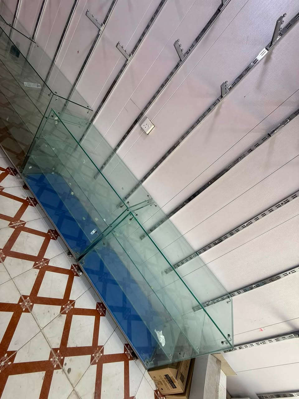 فاترينات جام جديد قليل استخدام العدد 10 قطع سعر القطعة 75 الف للتواصل العرض متر و20و قطعتين متر 
للتواصل مراسلة الصفحة او الرقم 
***********
