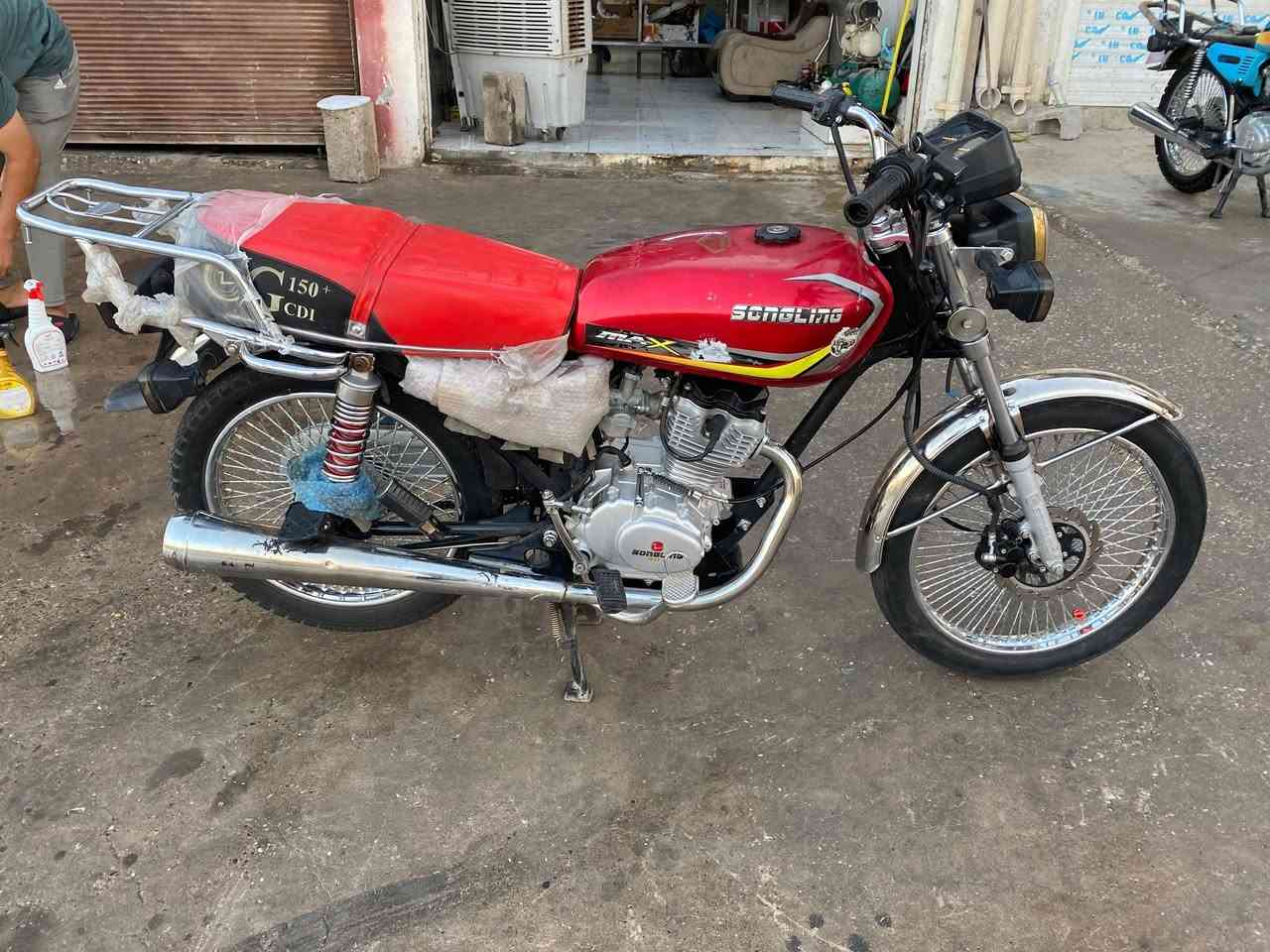 سلام عليكم دراجة سونيك محرك كبس ٢٤ كهربائيات كامل اي نقص مابي للبيع سعر 575 بي مجال قليل ***********
