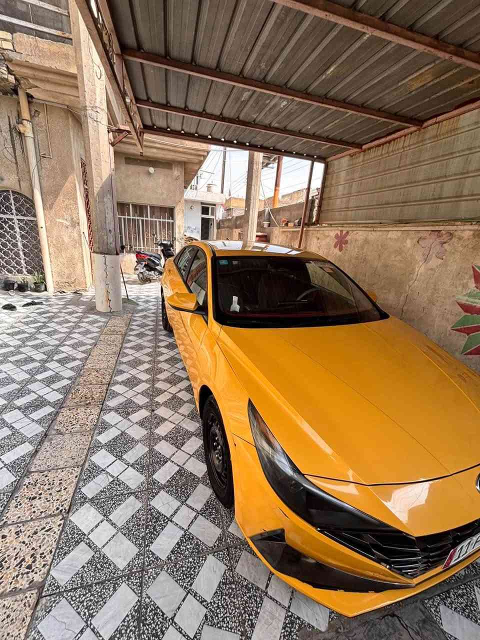 عليكم للبيع فقط النترا موديل ٢٠٢٢ وارد امريكي مكينه ٢٠٠٠ دوش السياره نضيفه و ماشيه ٩٥ الف  تخم تاير جديد صدر مبدل جديد قبل شهرين تبريد ثلج الحادث موضح بل صوره فقط بنيد بدون ايرباك فقط دركه بدون لغود وشواصي مواصفات نص فول (بصمه/ دخول ذكي /نضام ترحيب عند الاقتراب/ رادار امامي/تبريدبيانو/نقط عمياء) وباقي المواصفات المعروفه رقم بغداد السعر ١٣٥ وبيهة مجال الشراي يتصل ‭***********‬ مكاني بغداد المدينه
