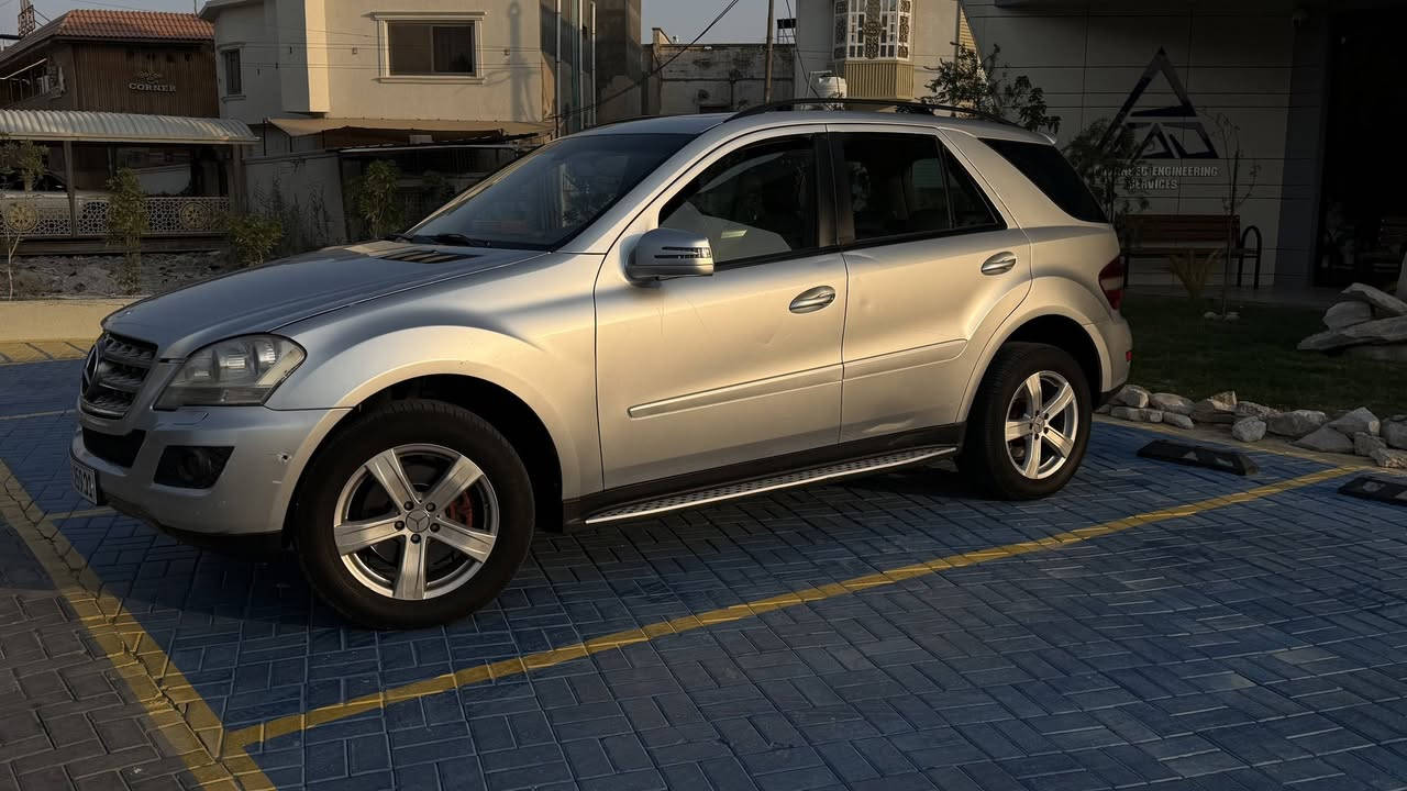 مرسيدس ML350
4Maticموديل 2009 وارد امريكي 
مكينة مكفولة 
كير مكفول 
كهربائيات كفاله
تبريد حدادية مكفولة
رقم شمالي بسمي 
موصفات شاشة كاميرة خلفية 
شاشة اعطال سلايد رووف  
كشنات جلد تبريد قطع 2
تحكمات ستيرن كهرباء حجم مكينه 6سلندر 3500
المرغوب مري شفط 
حساسات امامي و خلفي   بعد بيه مواصفات تخم تايرات جدد
  مكان سيارة البصره 
استفسار ***********
السعر 130 وبيه مجال
